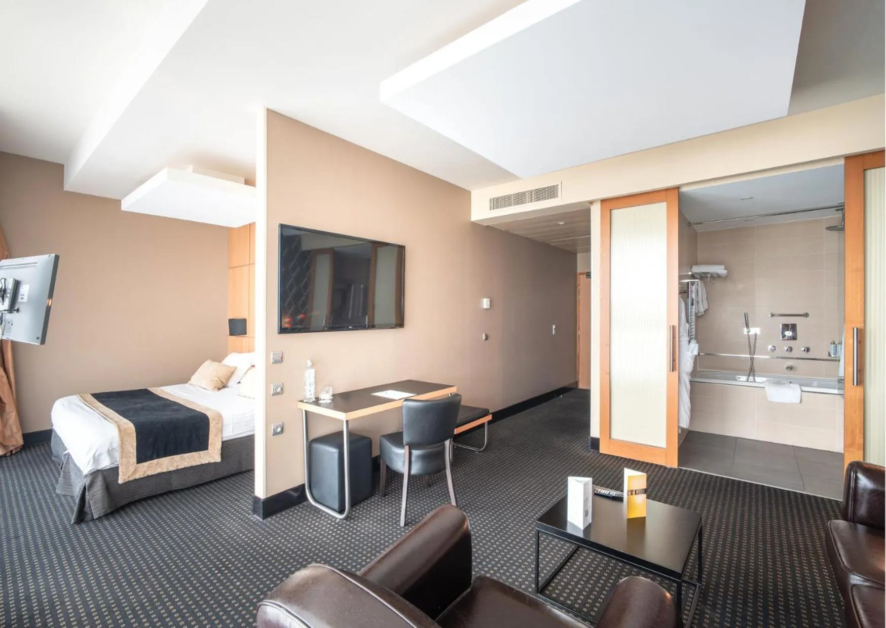 Bed in Hotel Spa Le Pasino