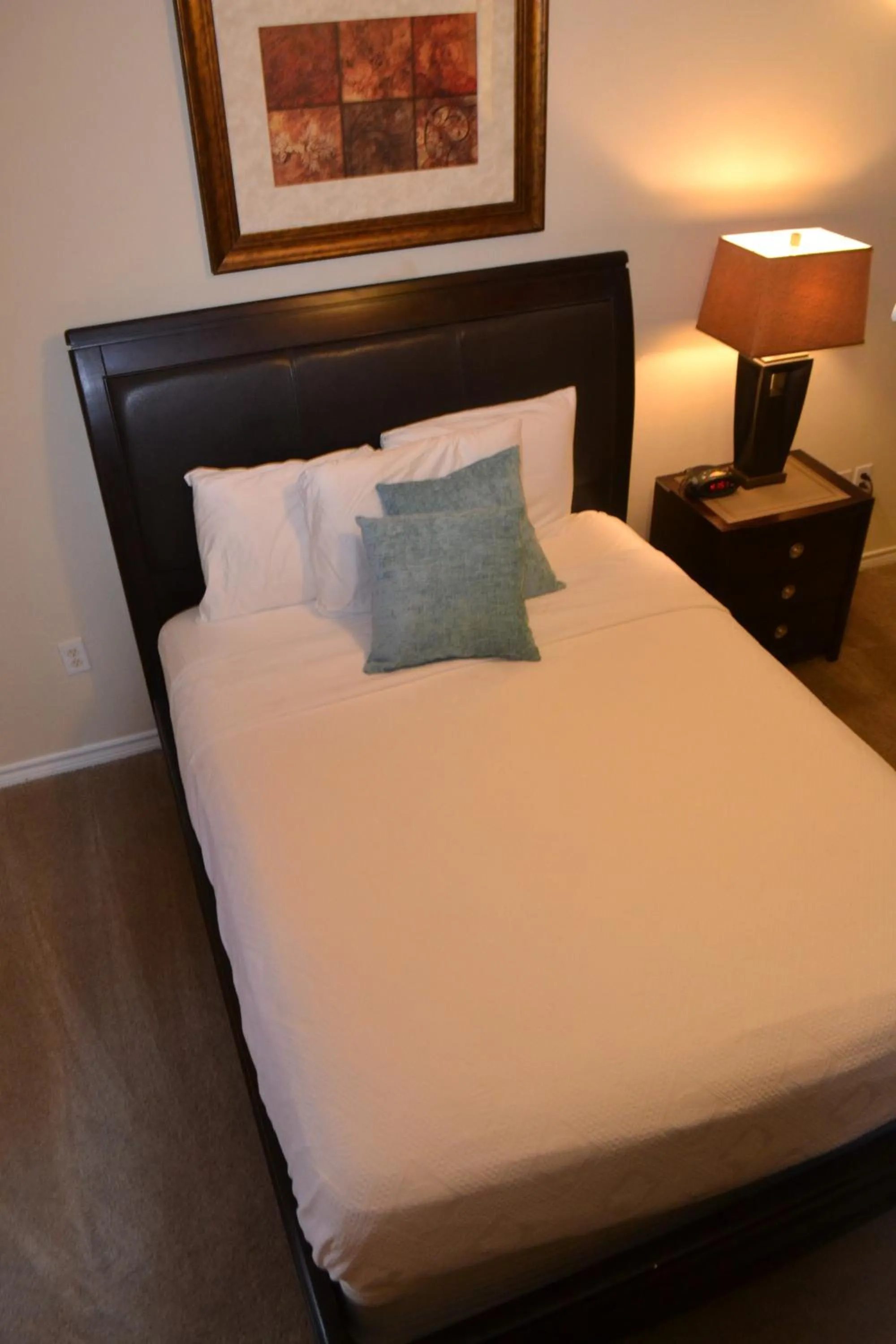 Bed in The Reside Fully Furnished Condos - Medical Stays Welcome
