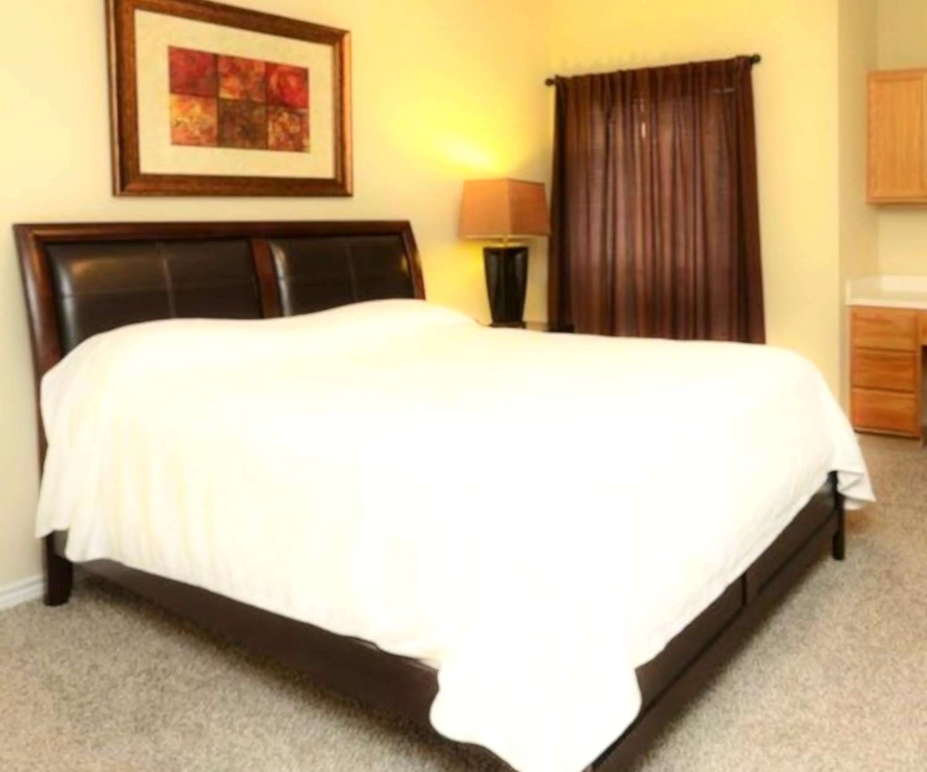 Bed in The Reside Fully Furnished Condos - Medical Stays Welcome