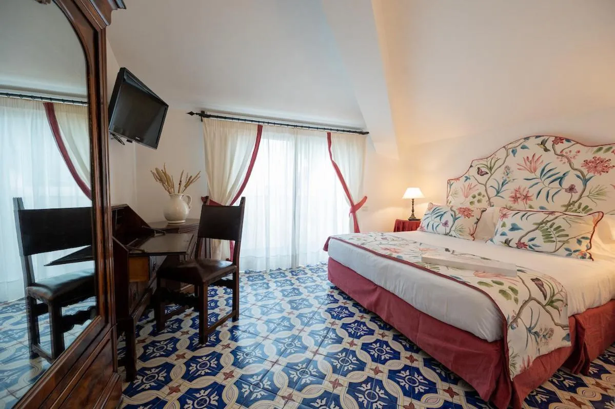 Bed in Hotel Villa Cimbrone