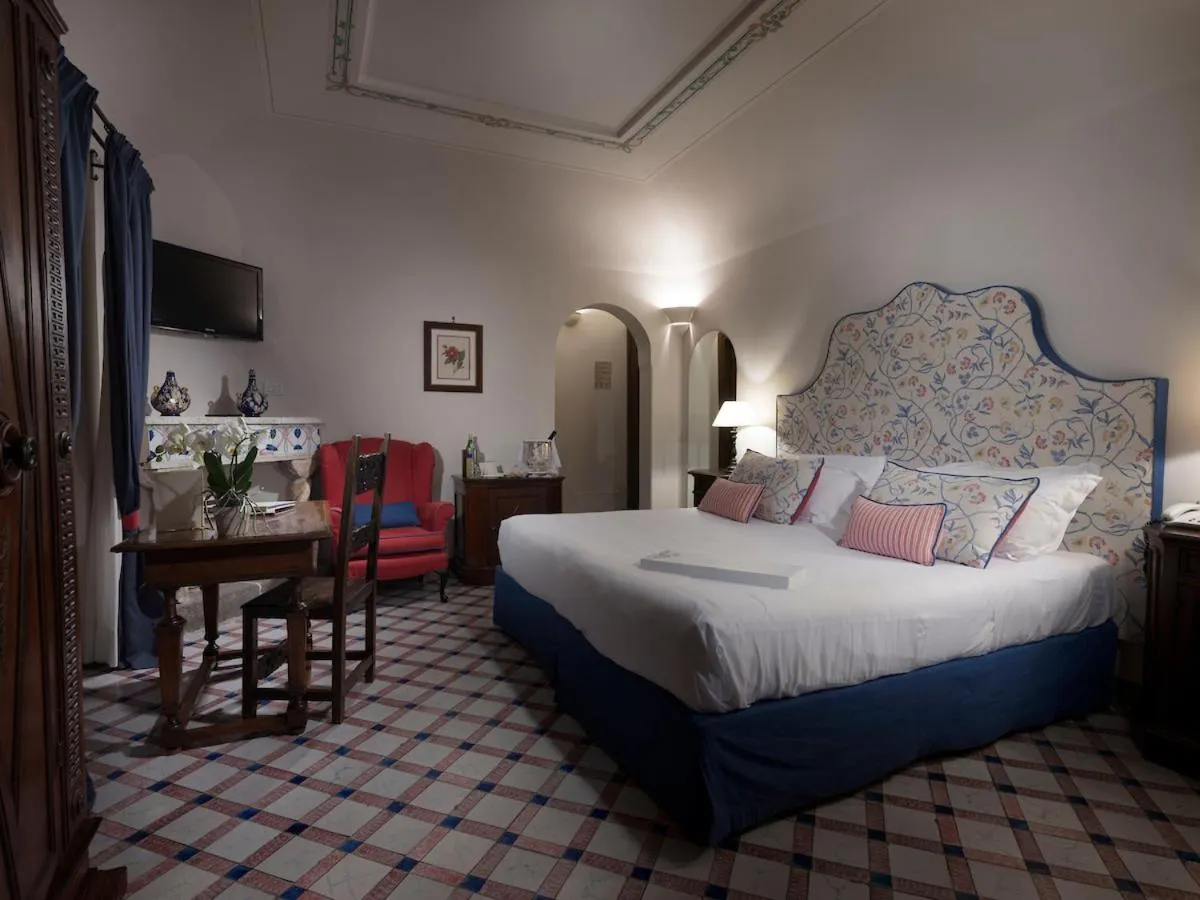 Photo of the whole room, Bed in Hotel Villa Cimbrone