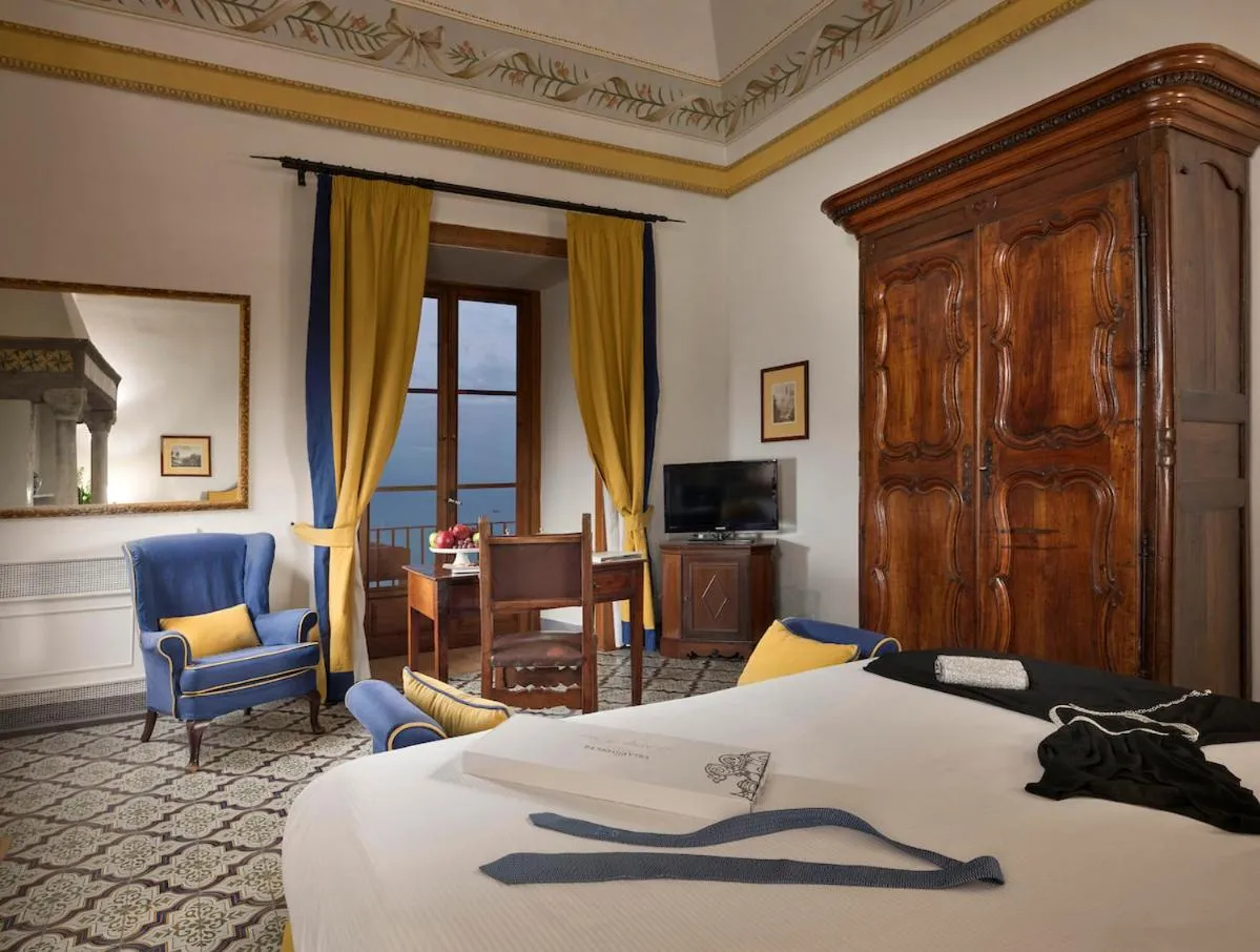 Bed in Hotel Villa Cimbrone