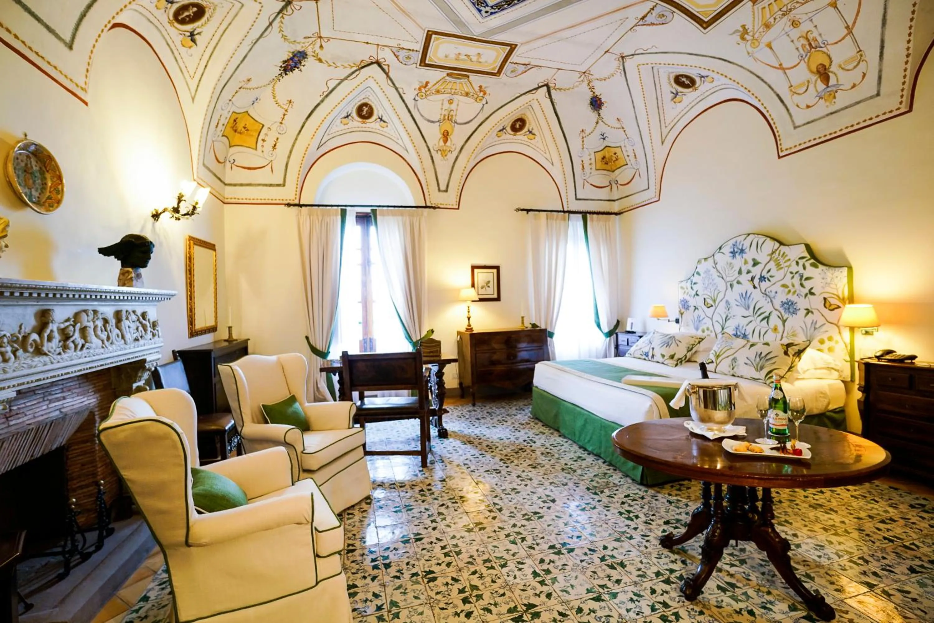 Photo of the whole room in Hotel Villa Cimbrone