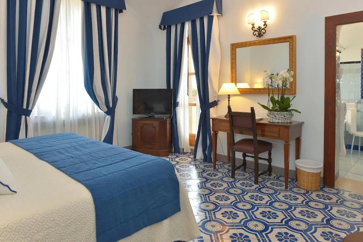Photo of the whole room, Bed in Hotel Villa Cimbrone