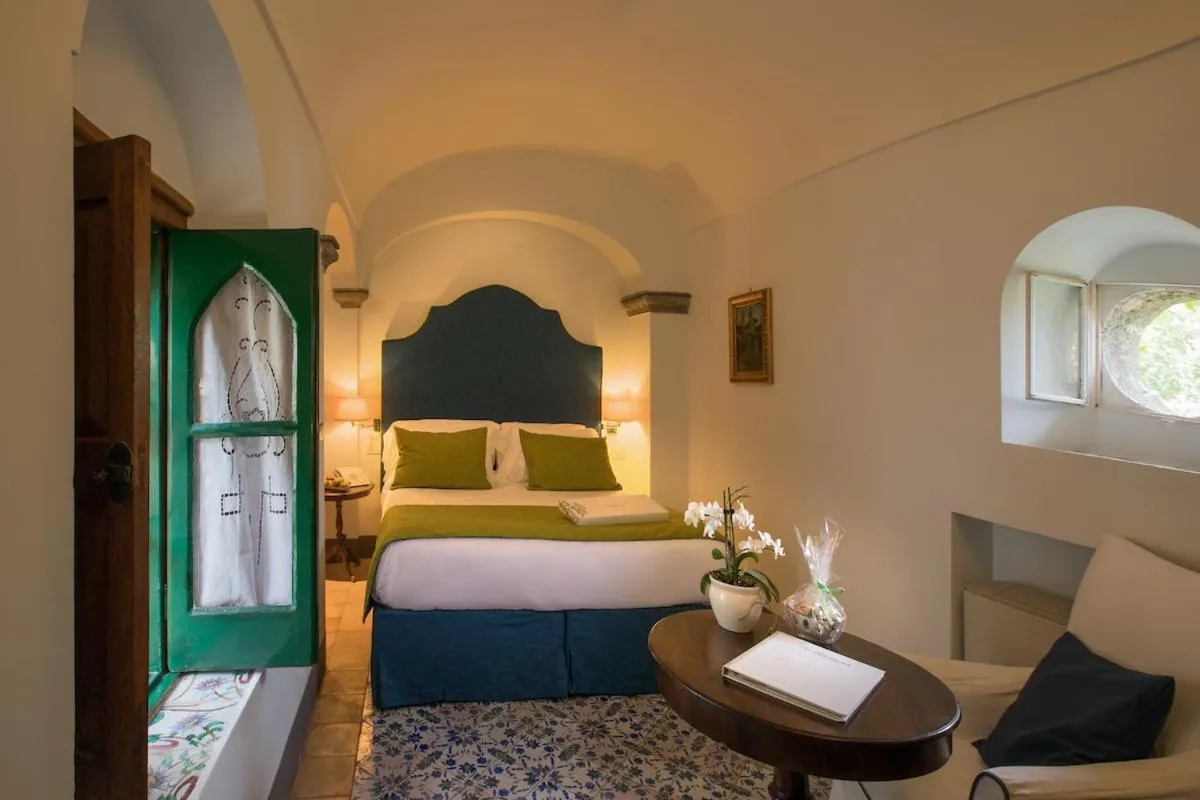 Photo of the whole room, Bed in Hotel Villa Cimbrone