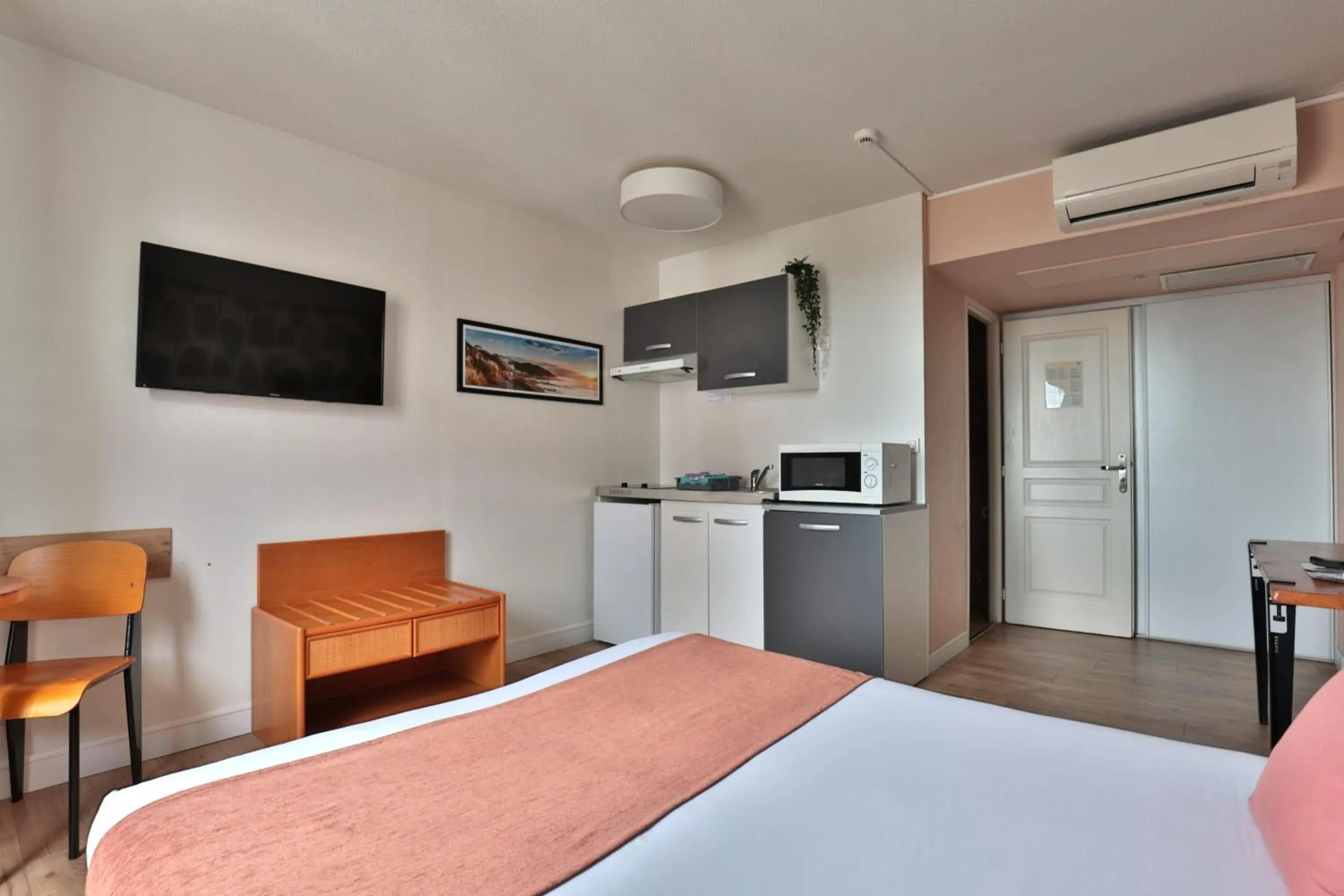 Deluxe Double Room - single occupancy in Hôtel & Appart-hôtel Olatua Deluxe Double Room - single occupancy in Hôtel & Appart-hôtel Olatua