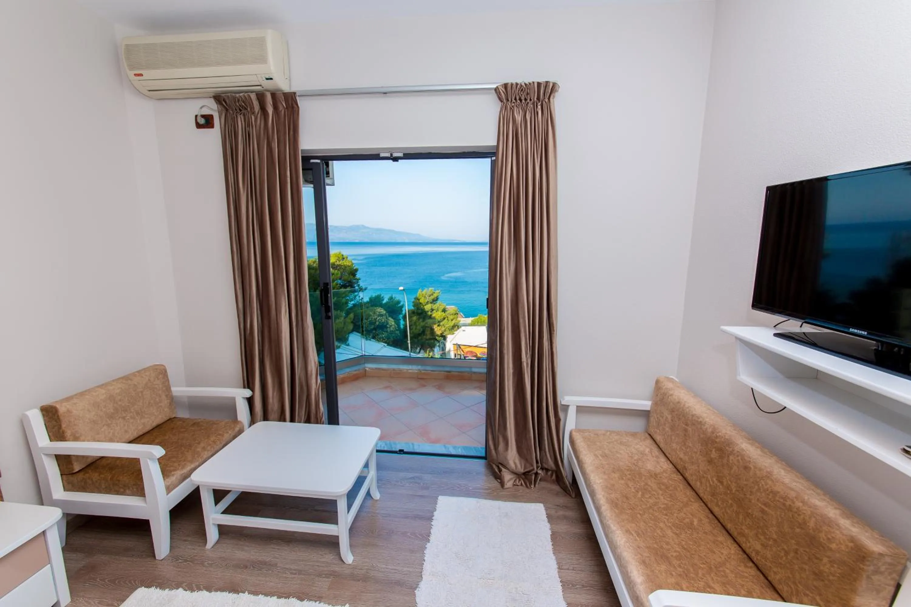 TV and multimedia in New Heaven Hotel