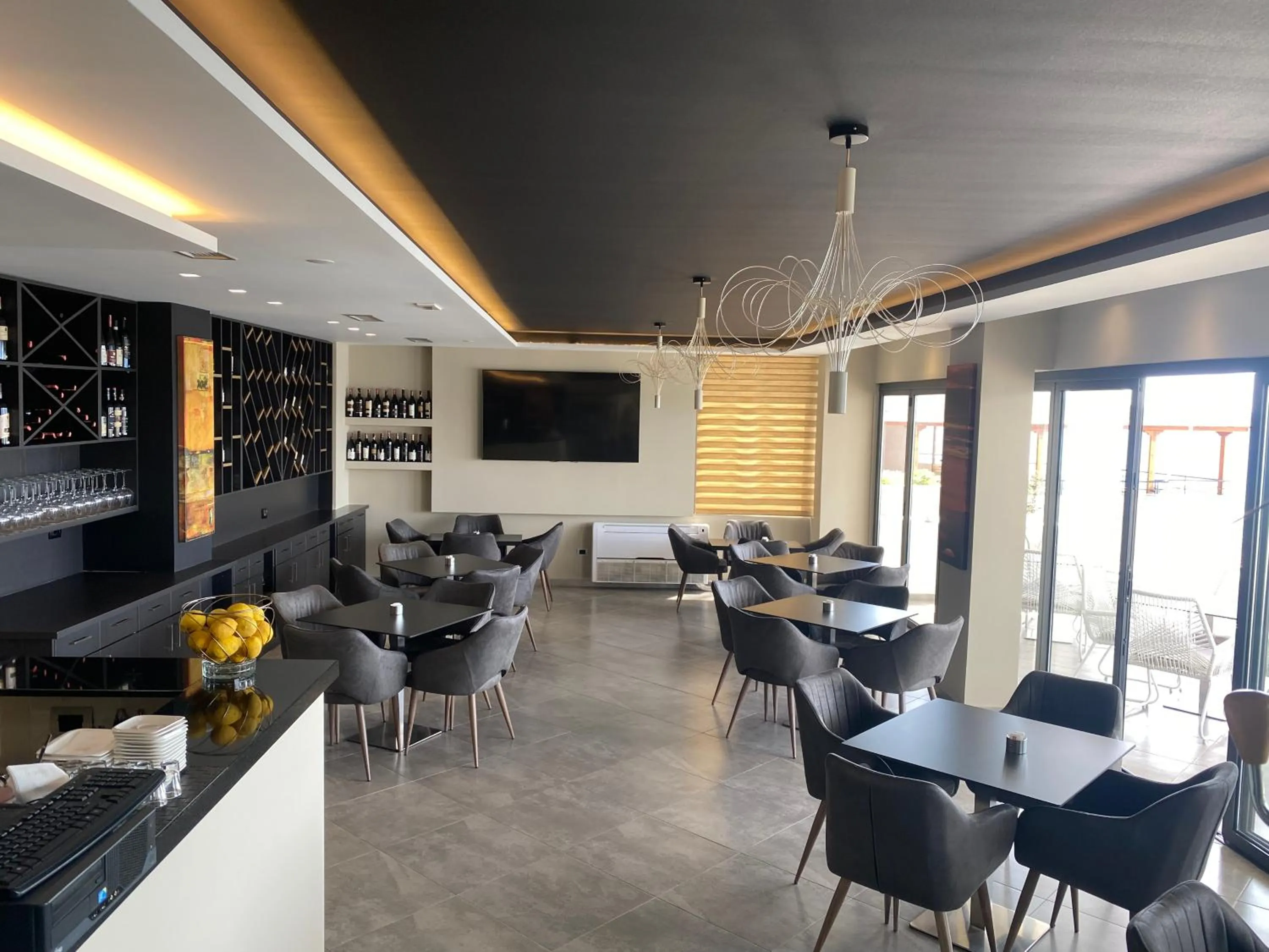 Lounge or bar in New Heaven Hotel