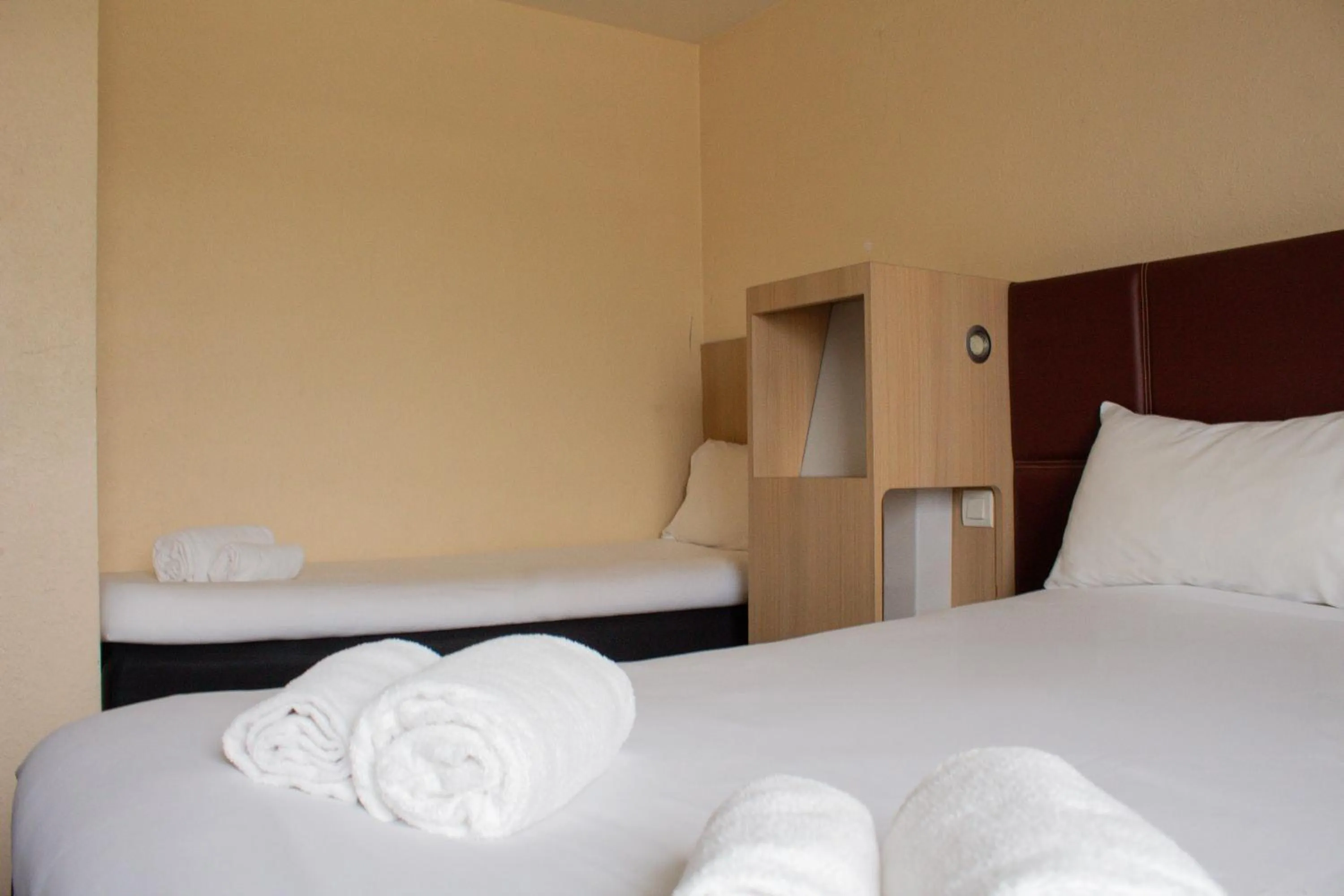 Bed in Hôtel Les Genêts Bayonne