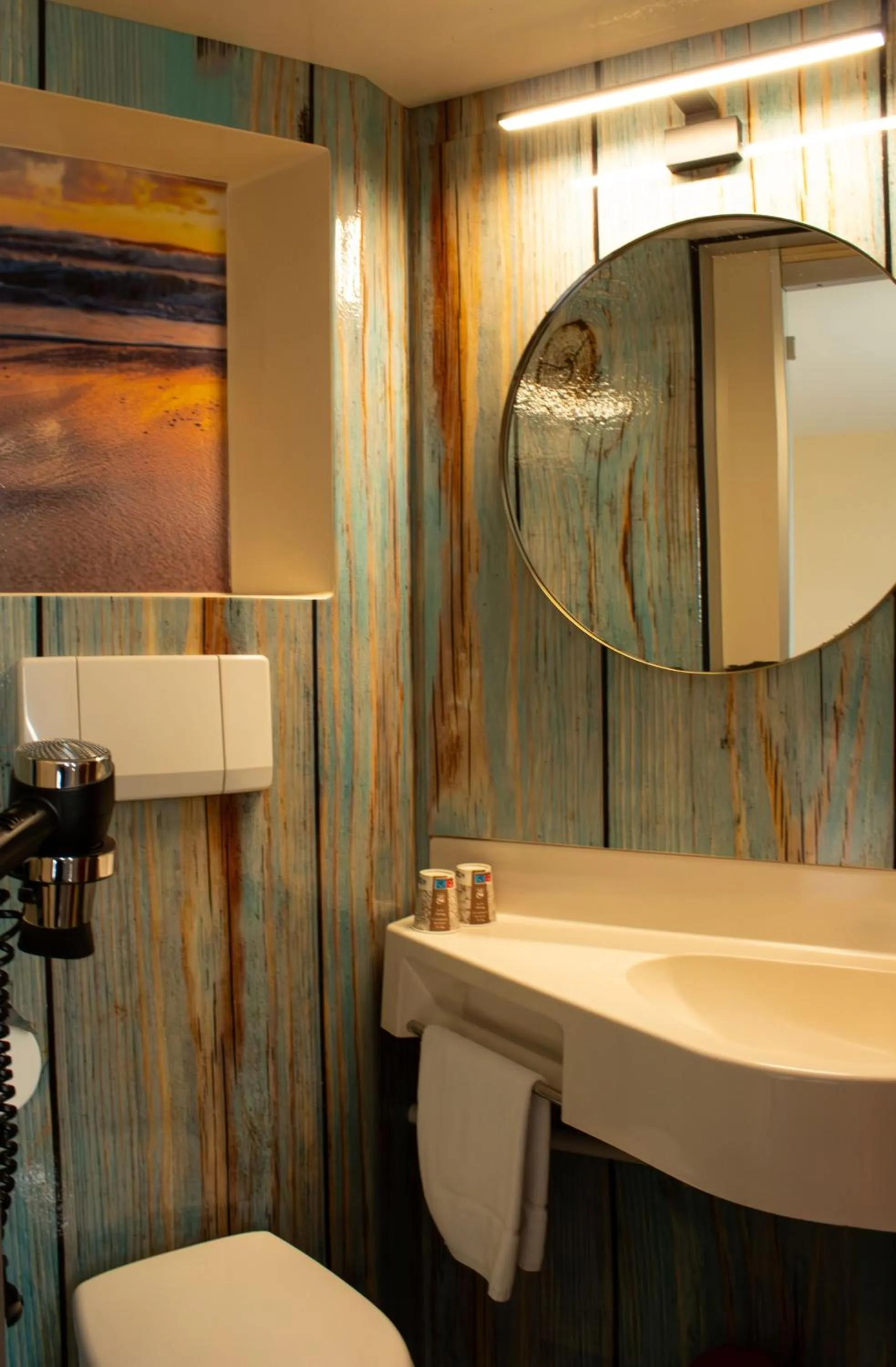 Bathroom in Hôtel Les Genêts Bayonne