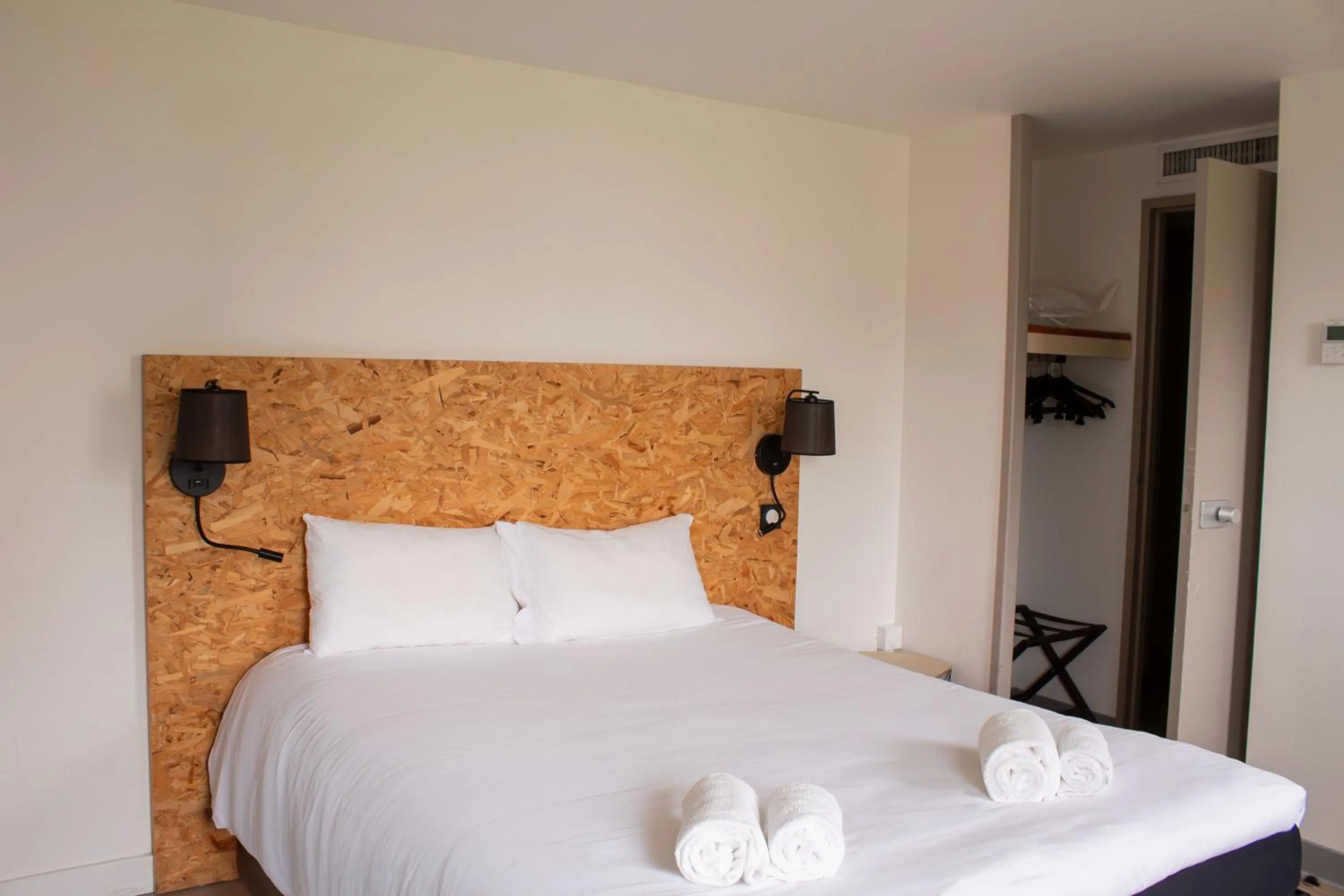 Photo of the whole room, Bed in Hôtel Les Genêts Bayonne