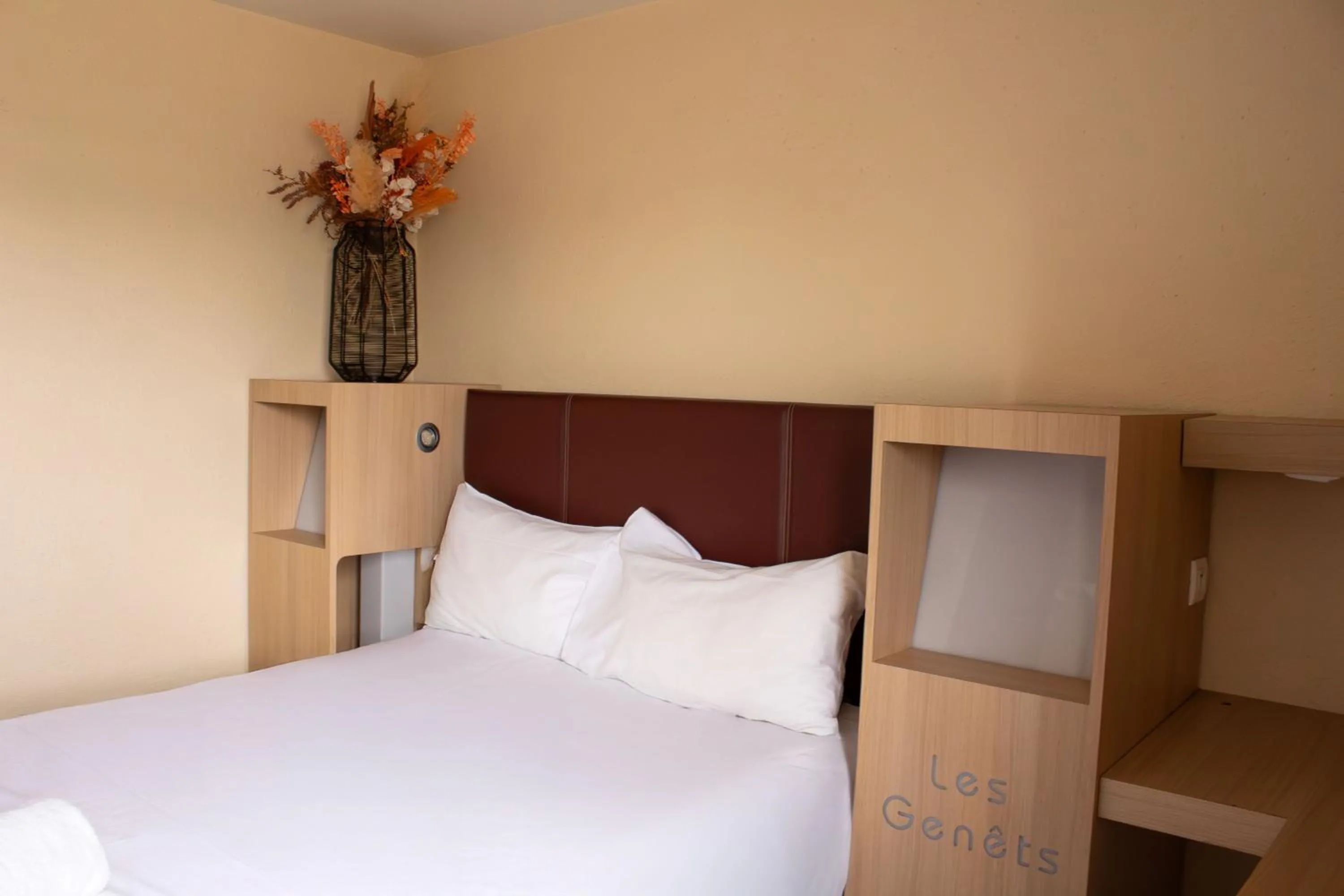 Bed in Hôtel Les Genêts Bayonne
