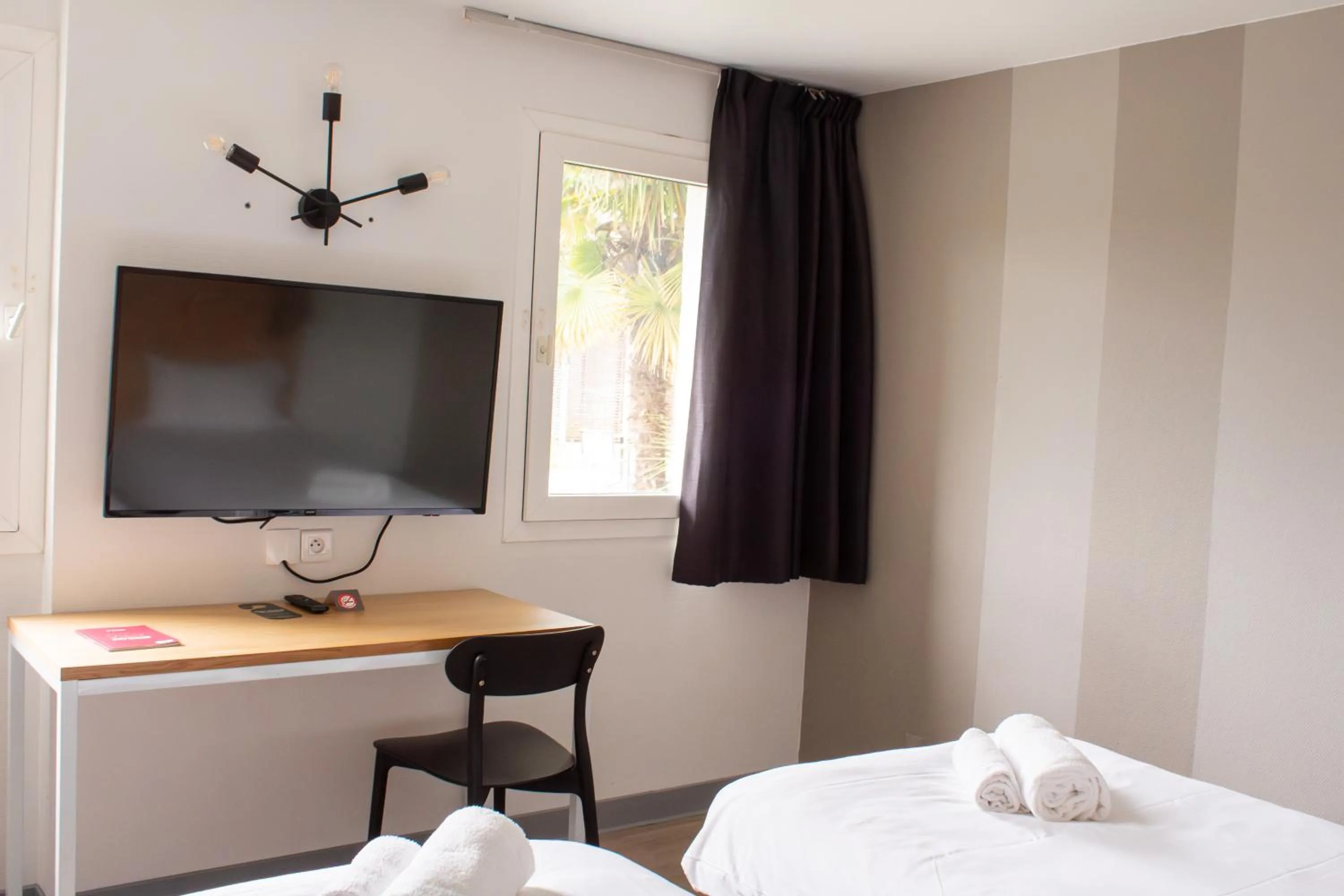 Photo of the whole room, Bed in Hôtel Les Genêts Bayonne