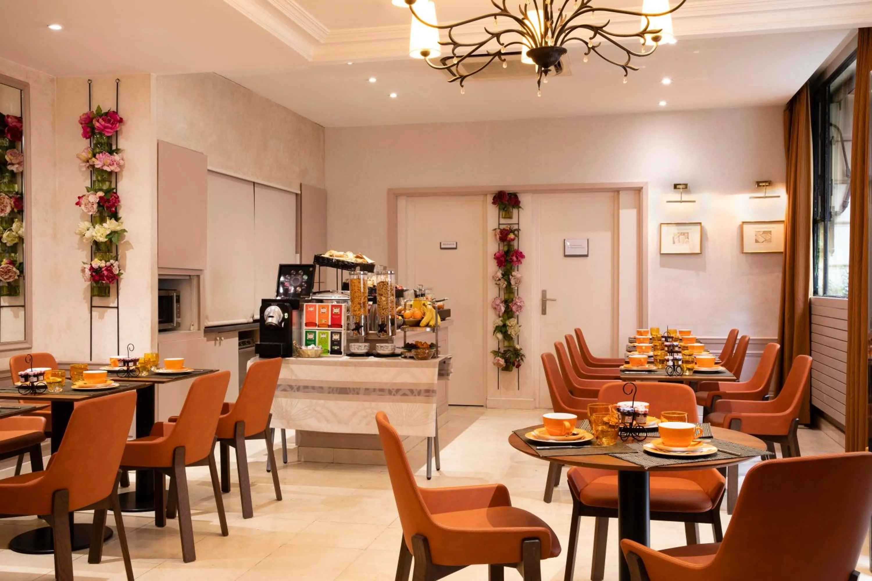 Lounge or bar in Hôtel Vaneau Saint Germain