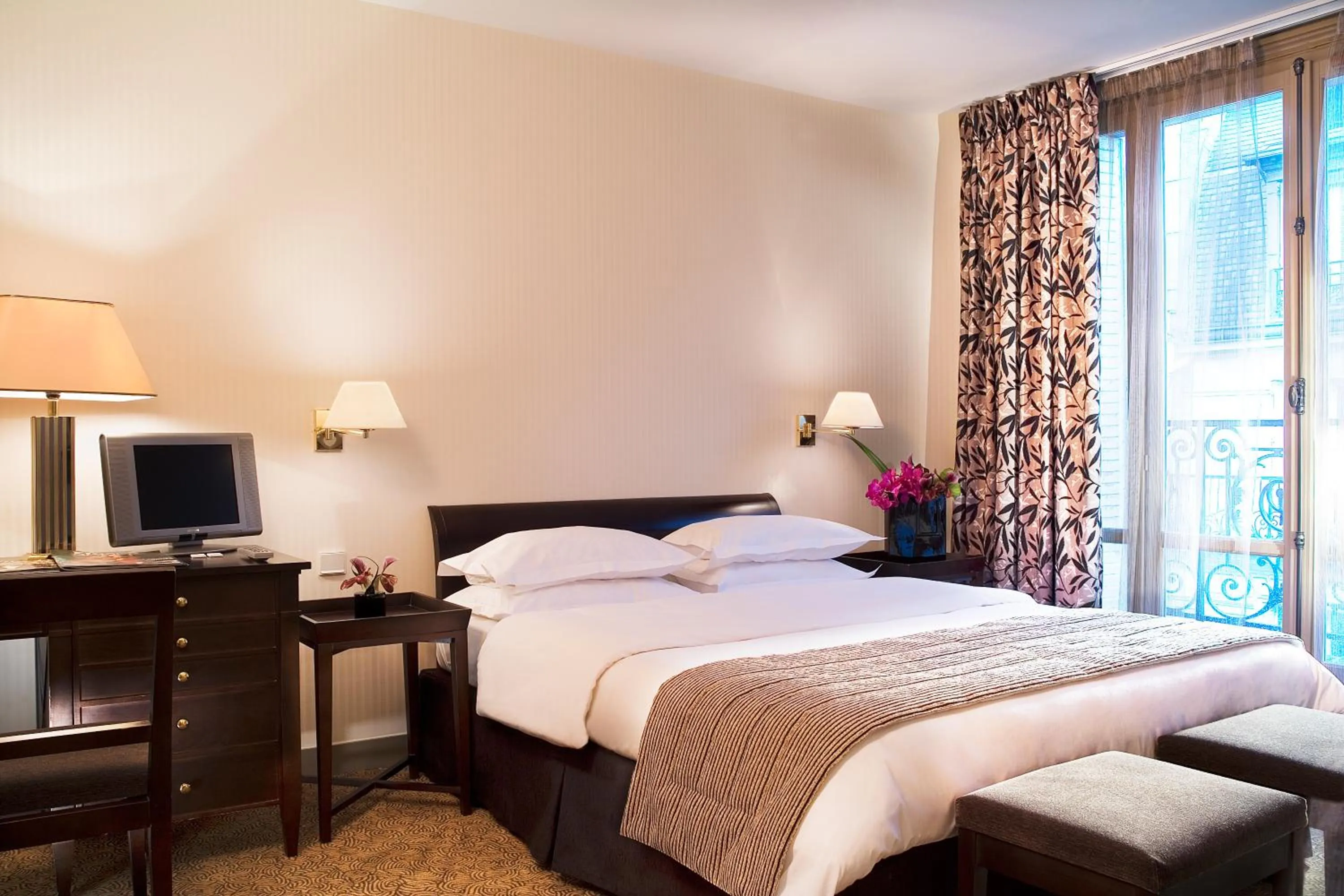 Photo of the whole room, Bed in Hôtel Vaneau Saint Germain