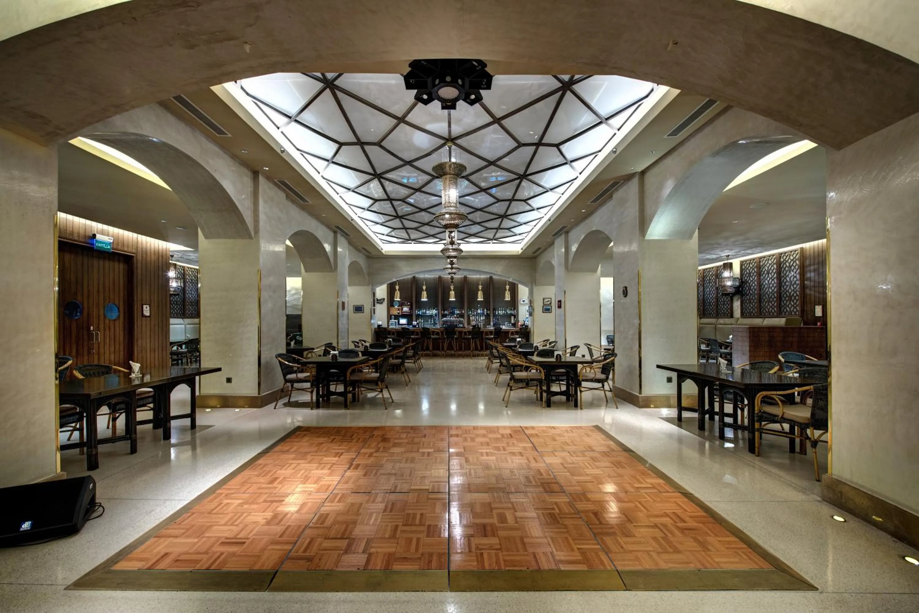 Lounge or bar in Crowne Plaza Duqm by IHG