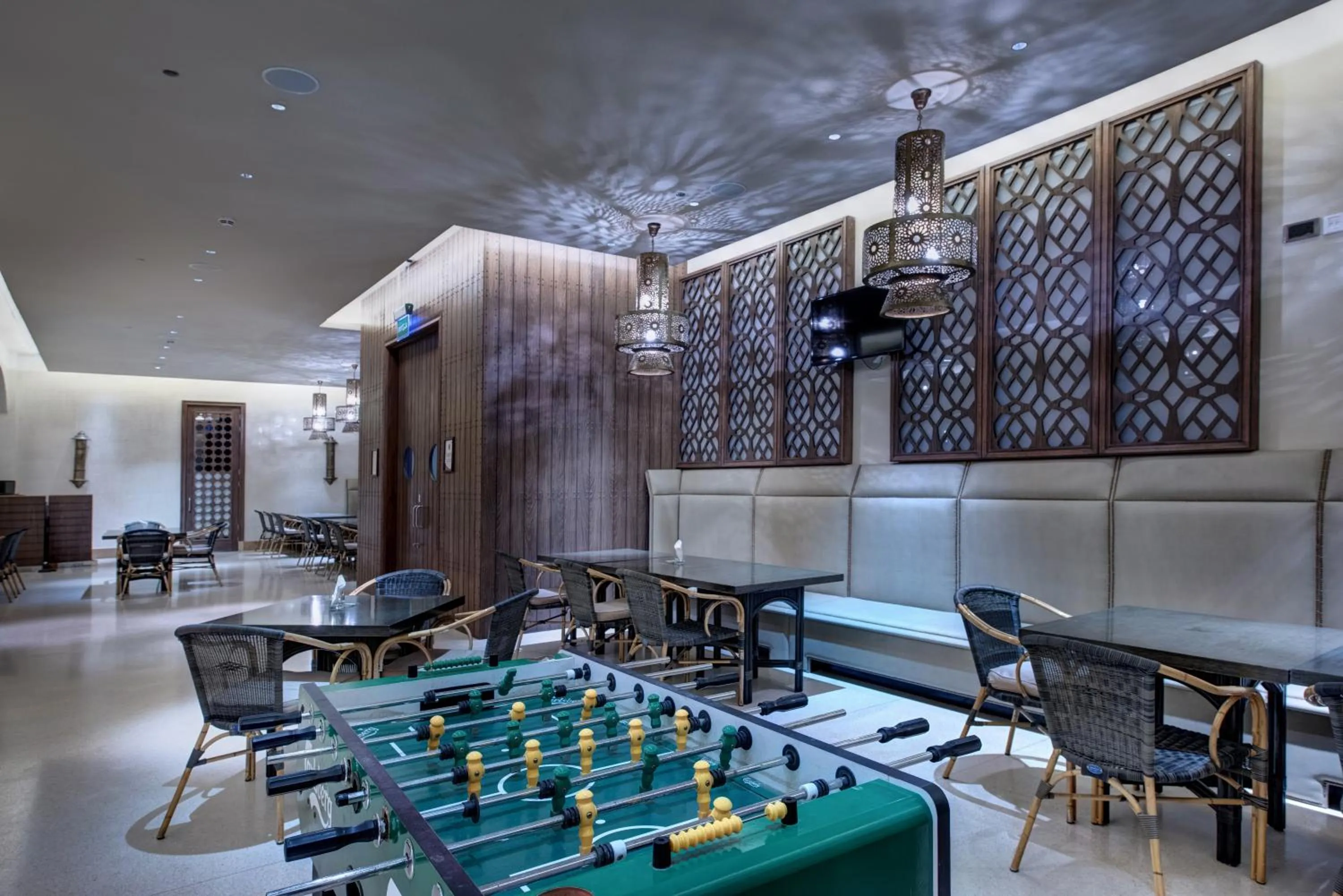 Lounge or bar in Crowne Plaza Duqm by IHG