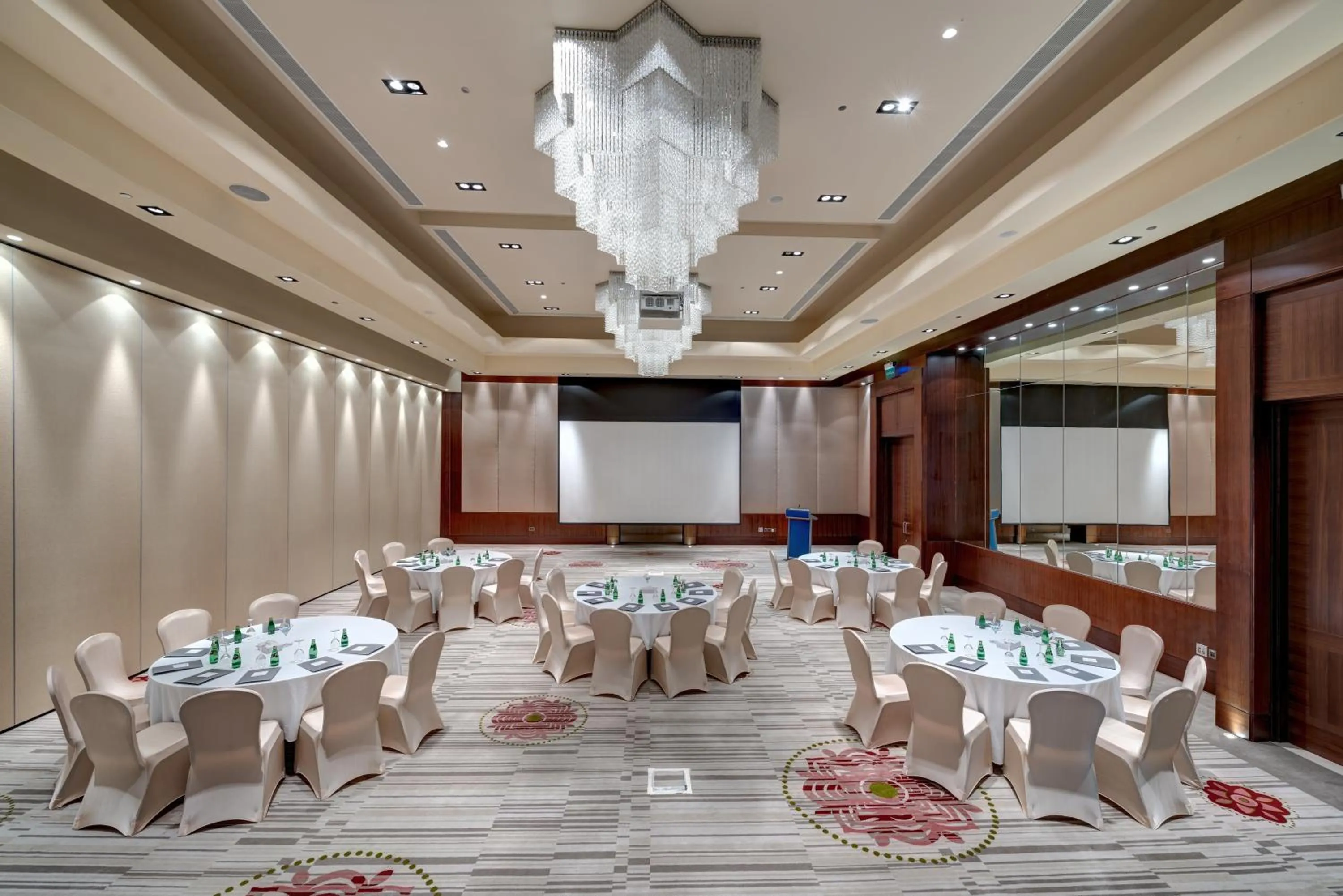 Banquet/Function facilities in Crowne Plaza Duqm by IHG
