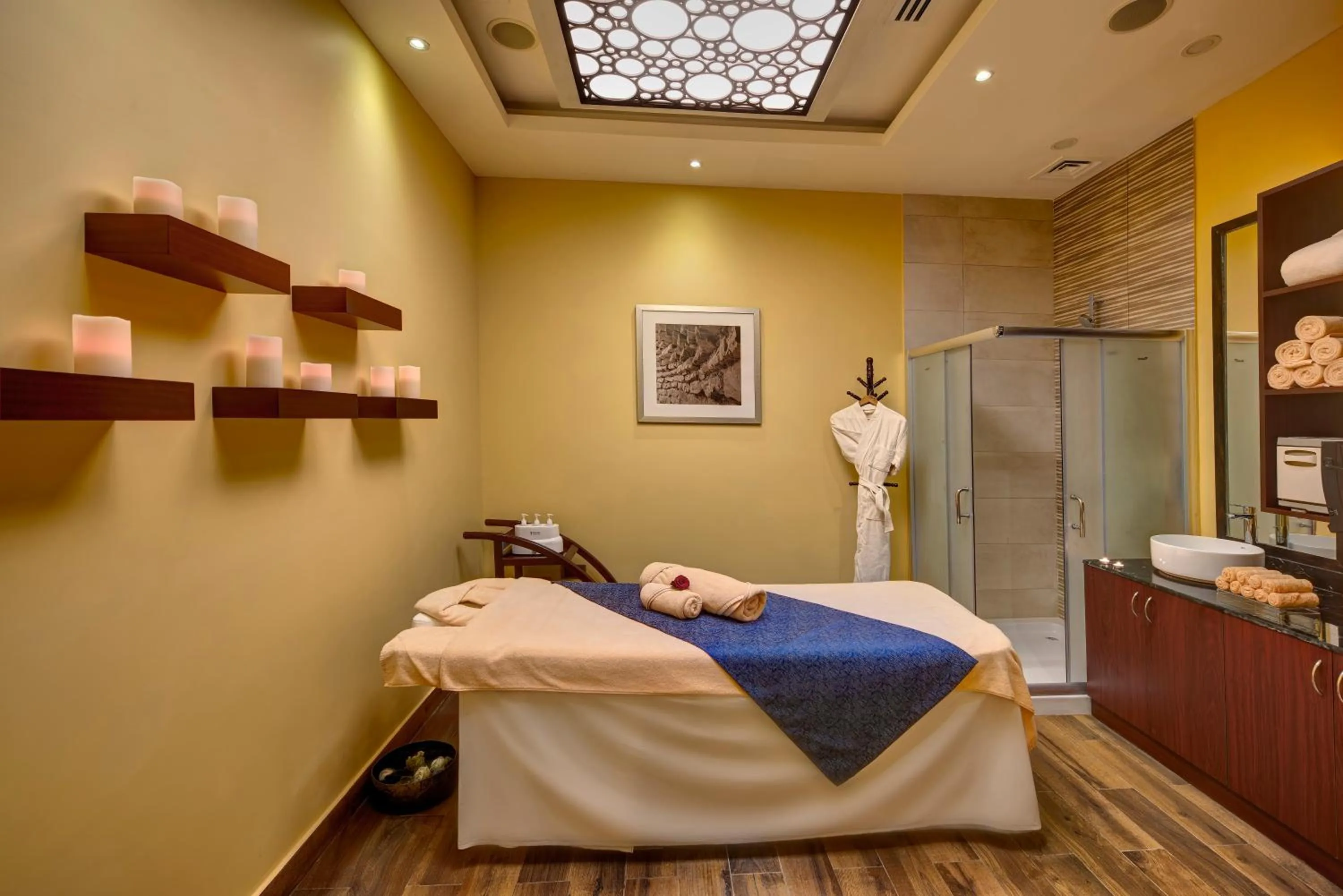 Spa and wellness centre/facilities in Crowne Plaza Duqm by IHG