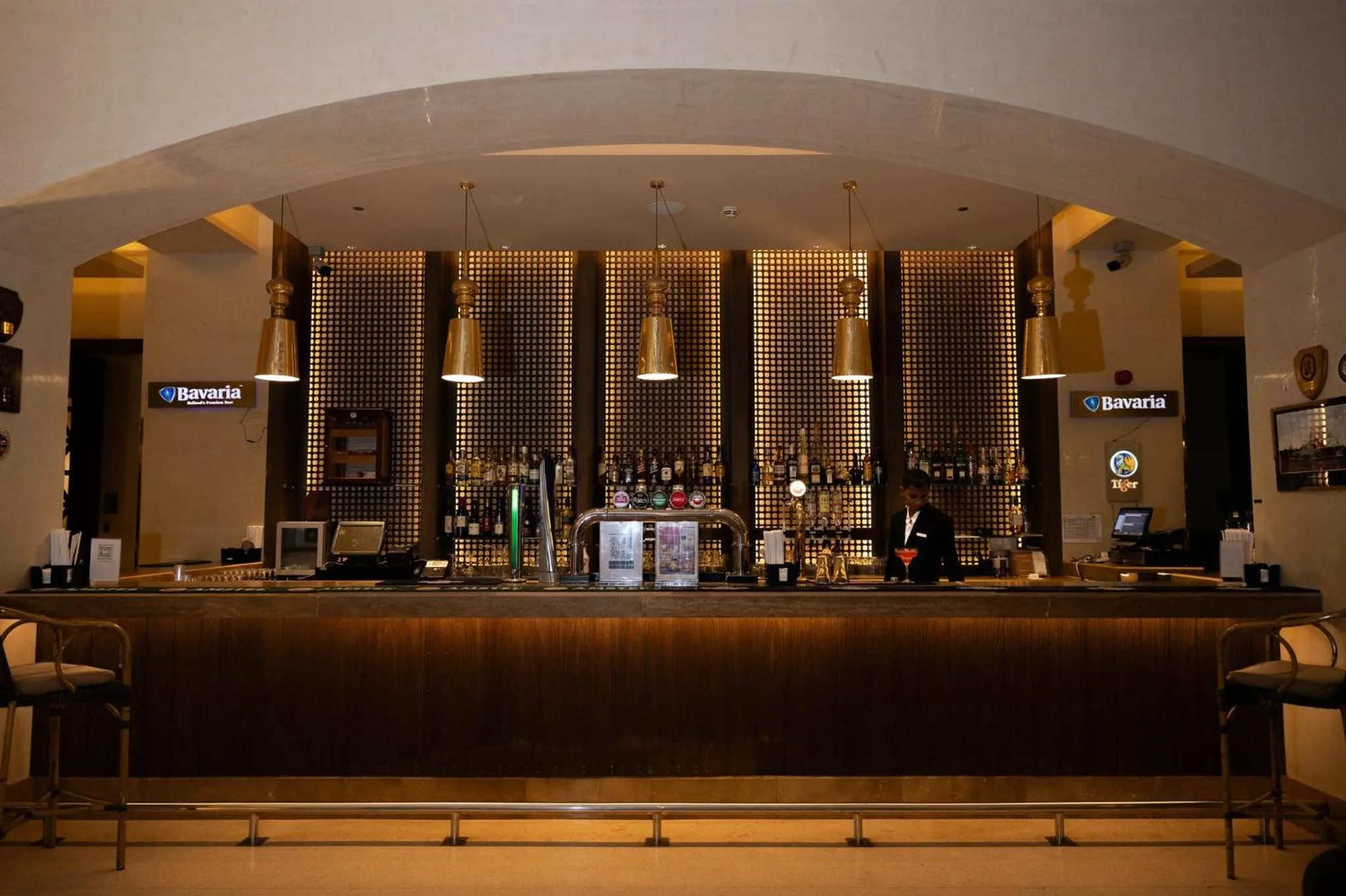 Lounge or bar in Crowne Plaza Duqm by IHG
