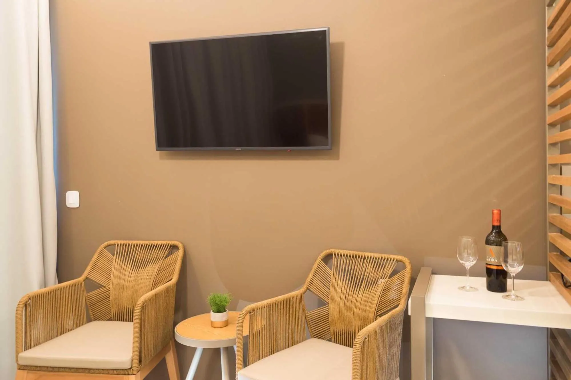 TV and multimedia in Eco Green Residences & Suites