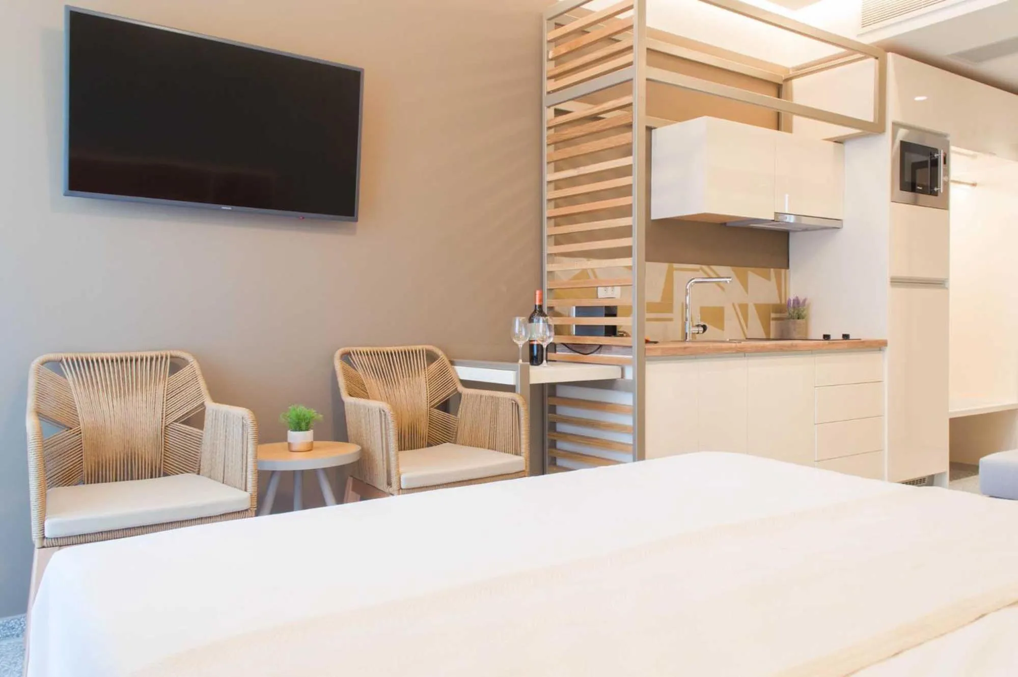 TV and multimedia, Bed in Eco Green Residences & Suites