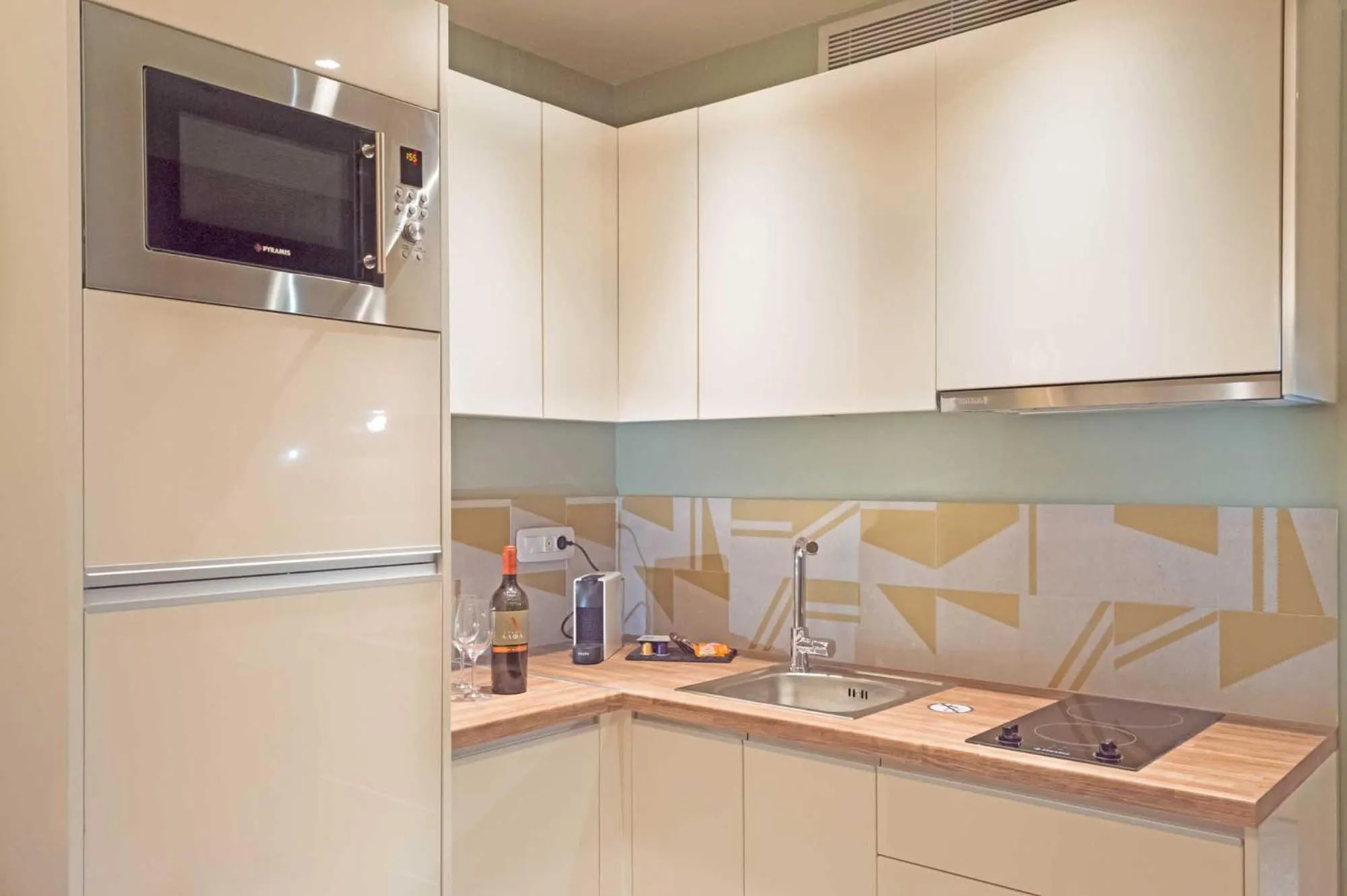 Coffee/tea facilities in Eco Green Residences & Suites