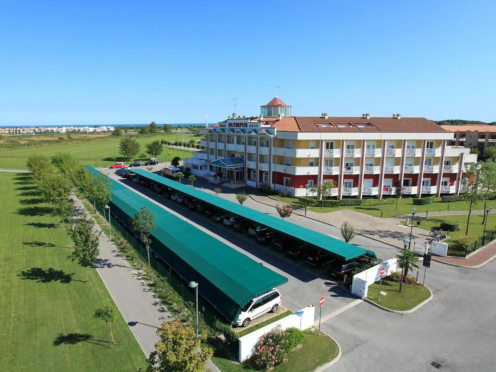 Facade/entrance in Hotel Olympus