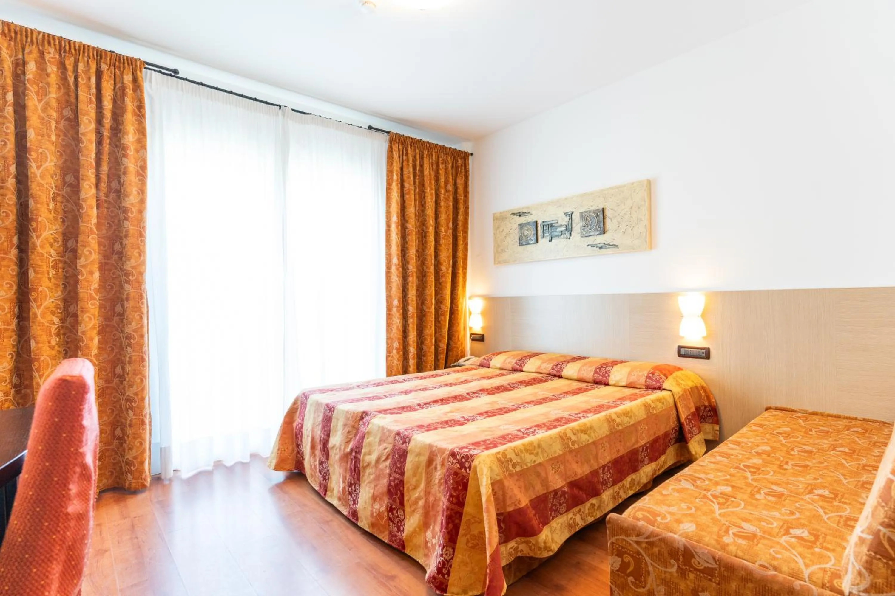 Summer, Bed in Hotel Olympus