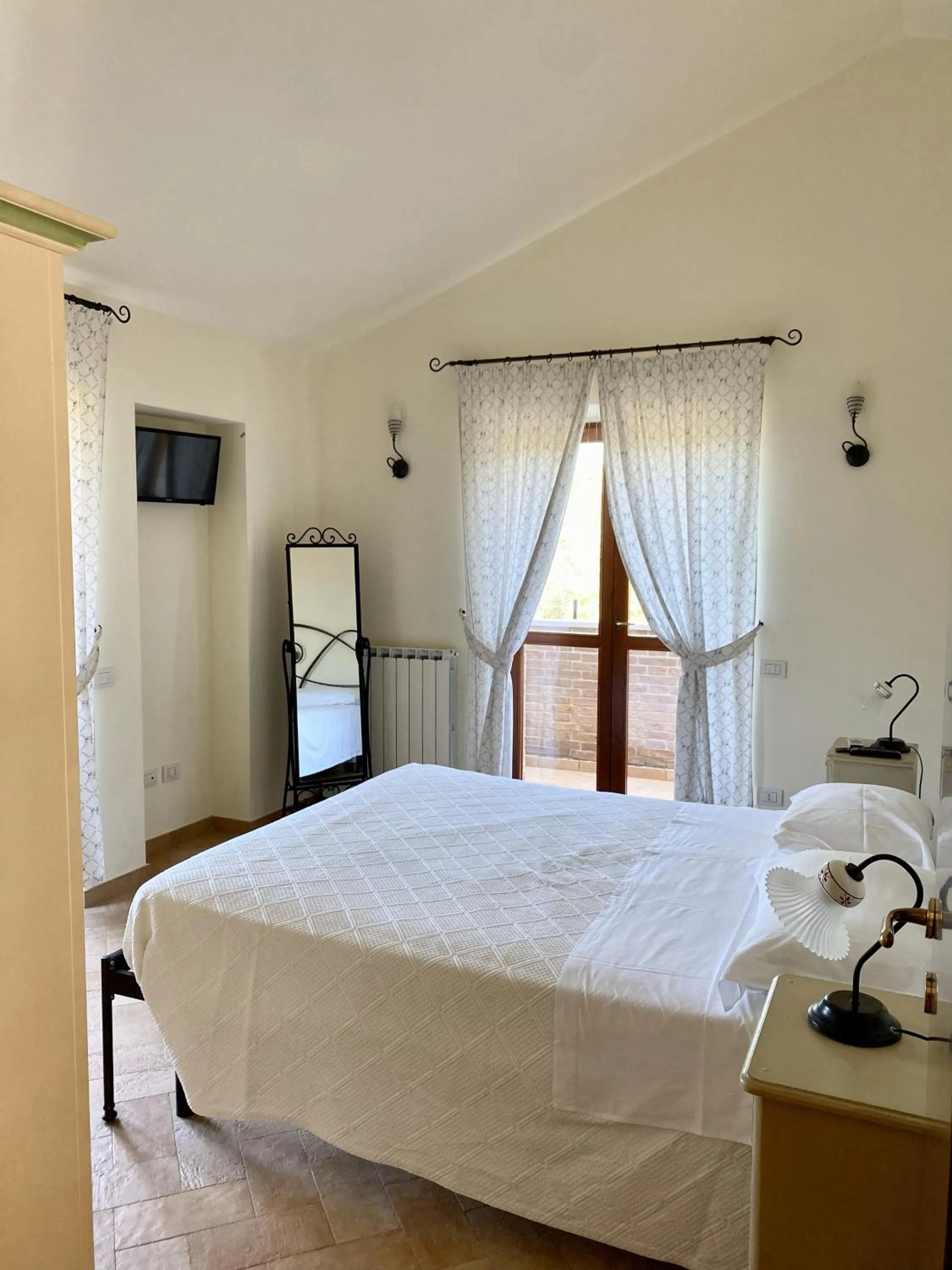 Bedroom, Bed in Cumana Blu Apartments