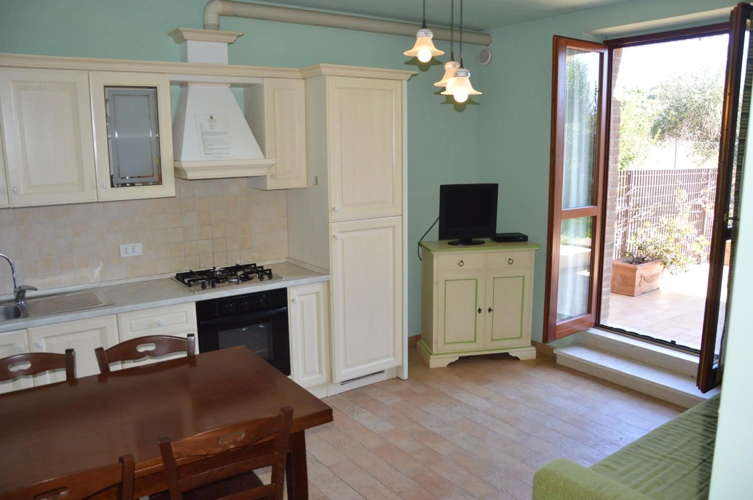 Kitchen or kitchenette in Cumana Blu Apartments