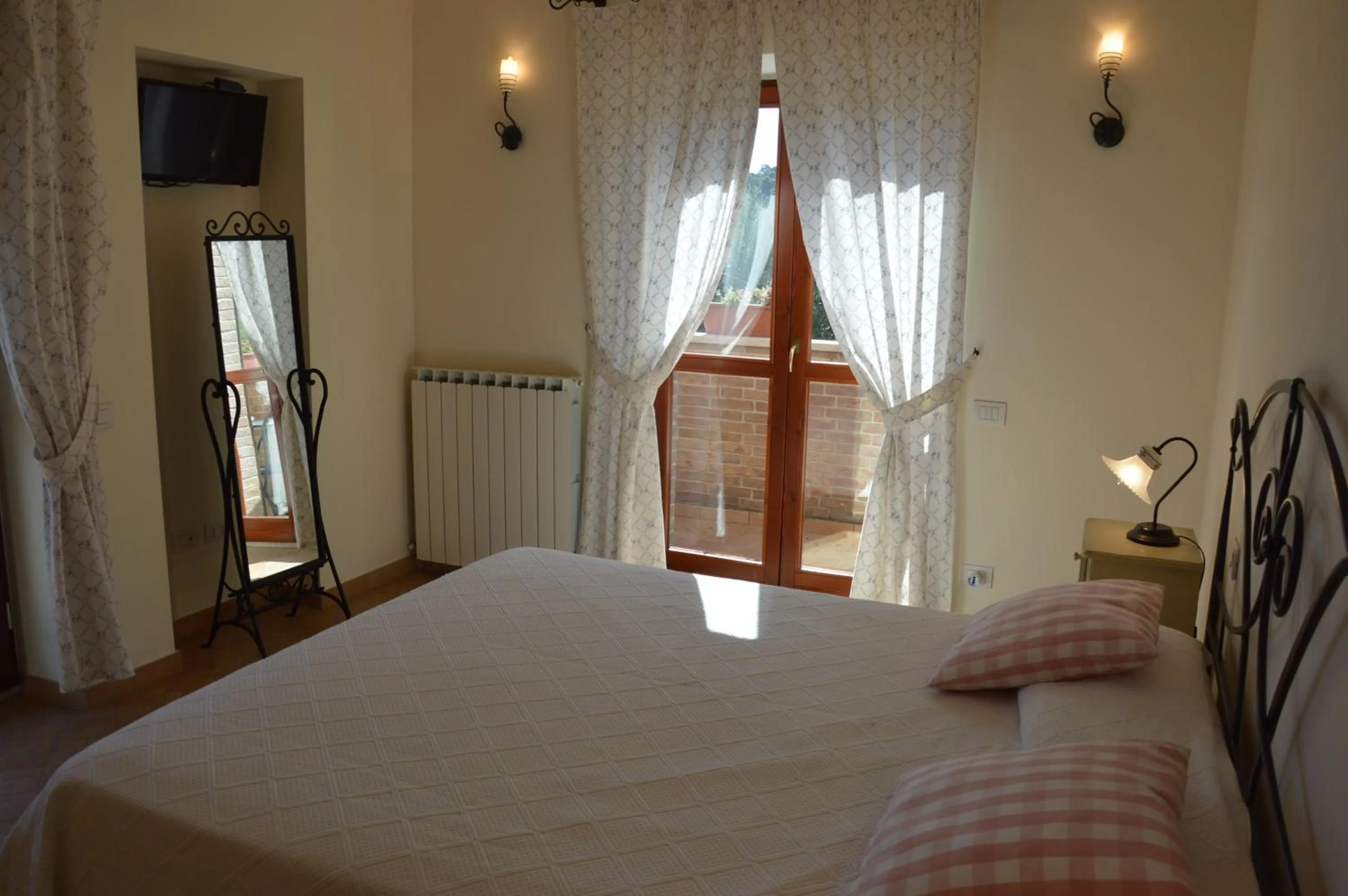 Bedroom, Bed in Cumana Blu Apartments