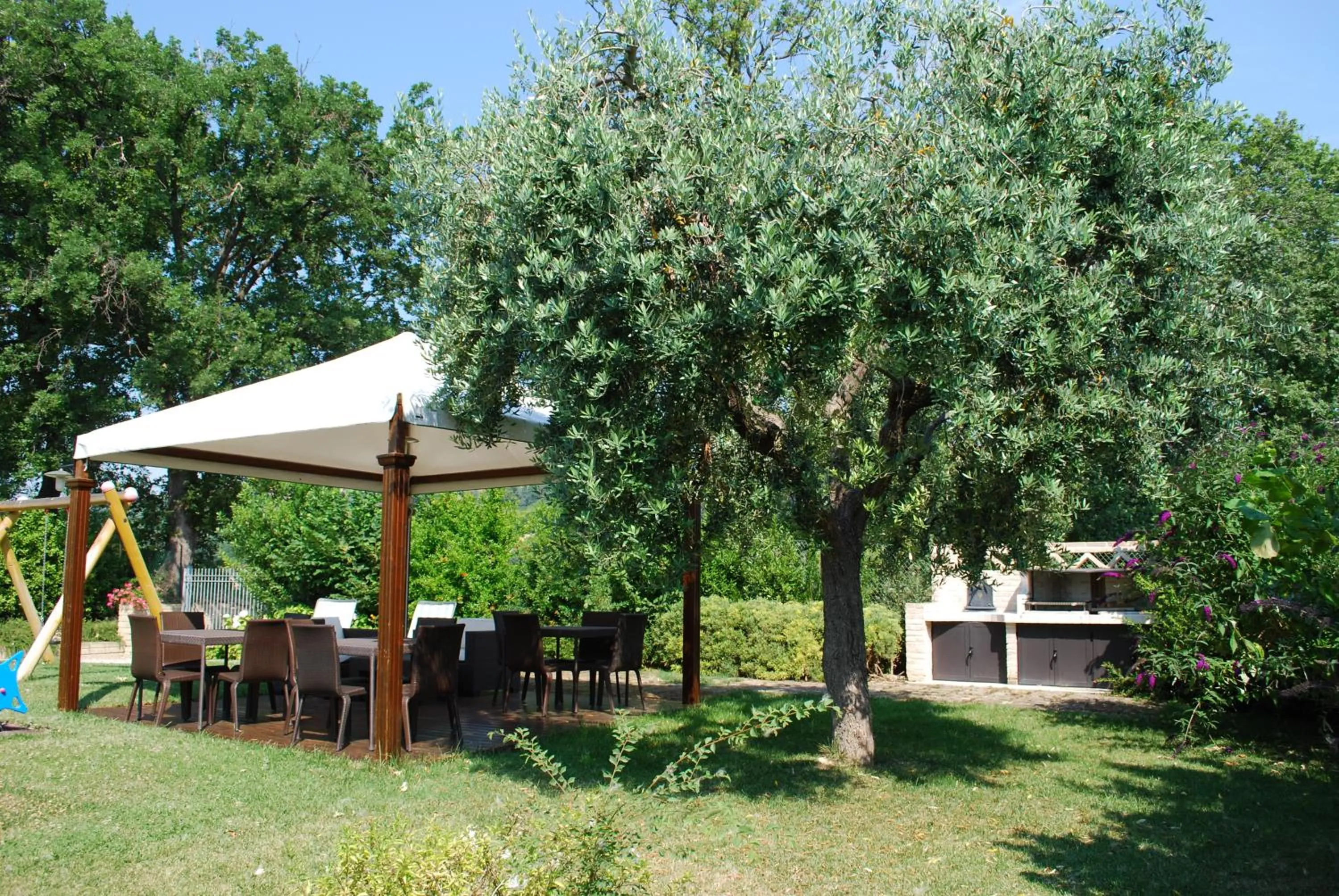 BBQ facilities in Cumana Blu Apartments