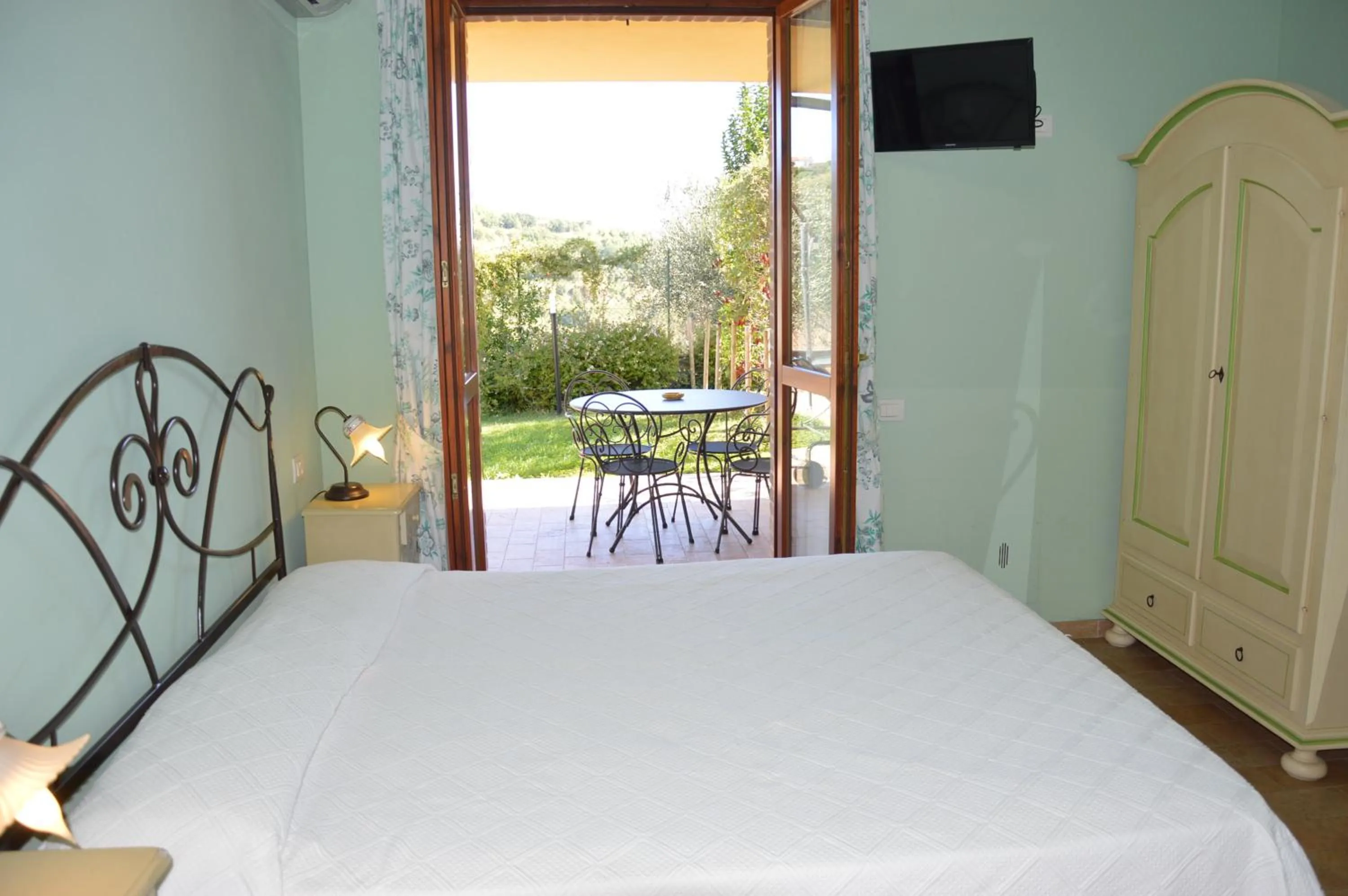 Bed in Cumana Blu Apartments