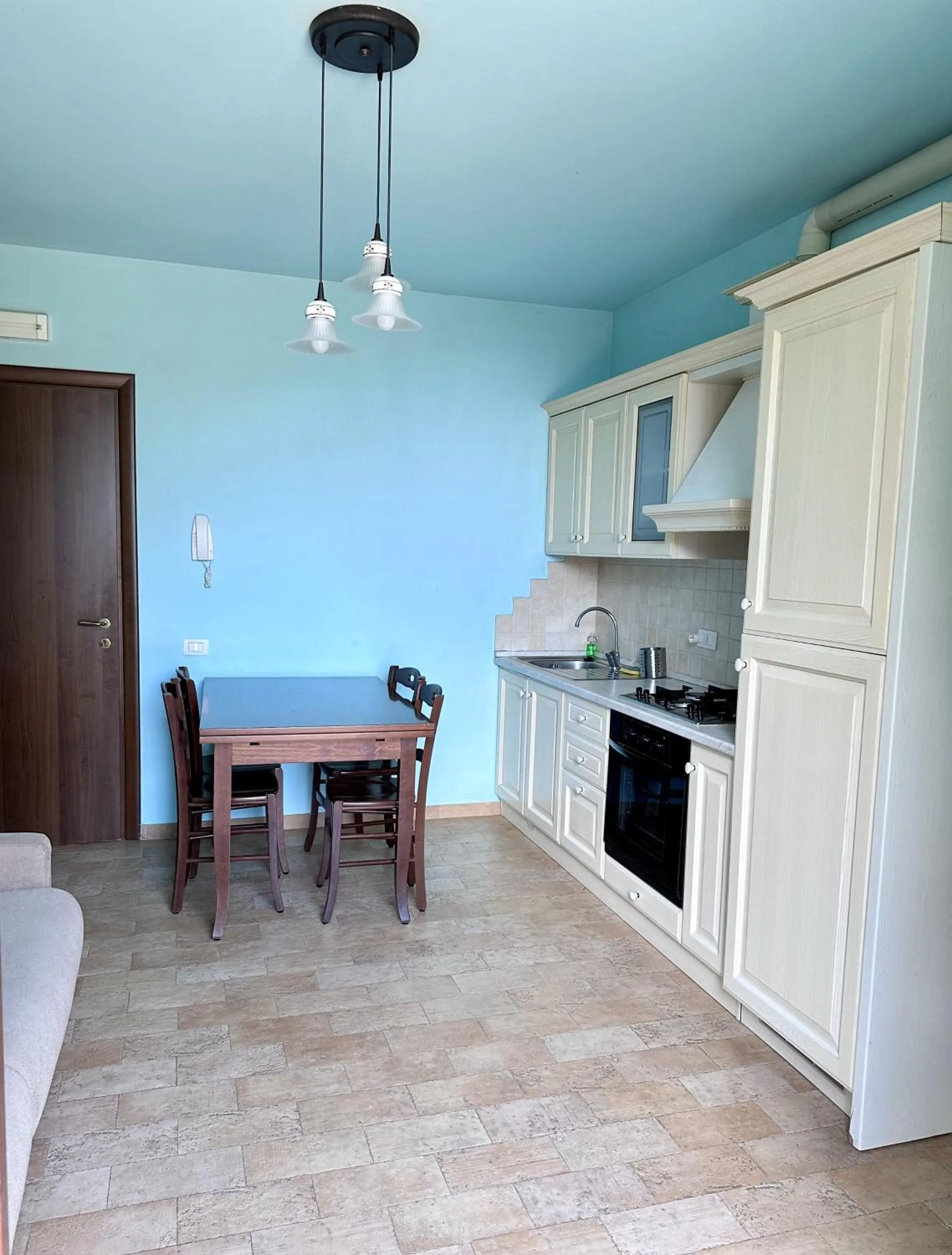 kitchen in Cumana Blu Apartments