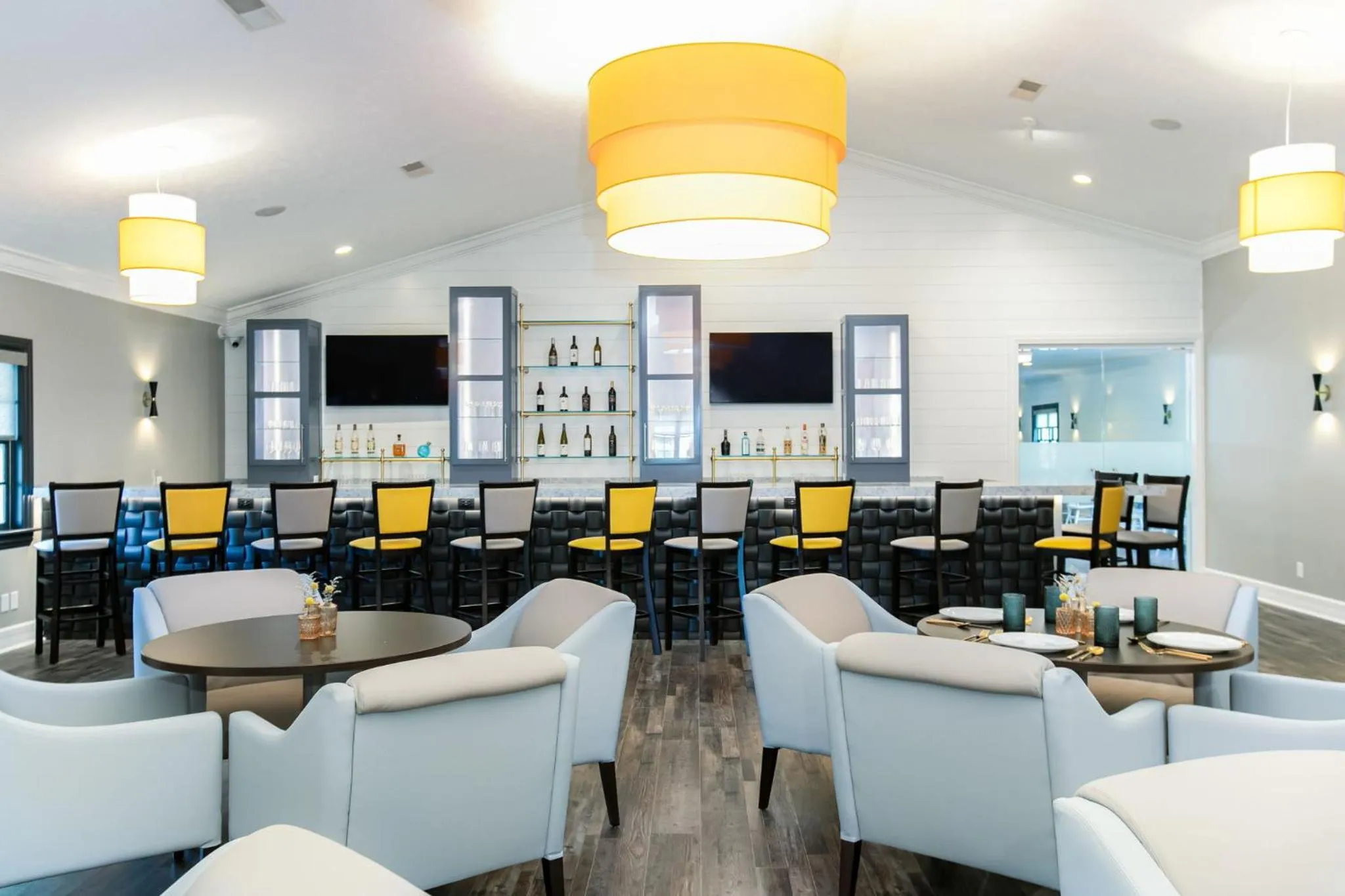 Evening entertainment in Biddle Point Inn