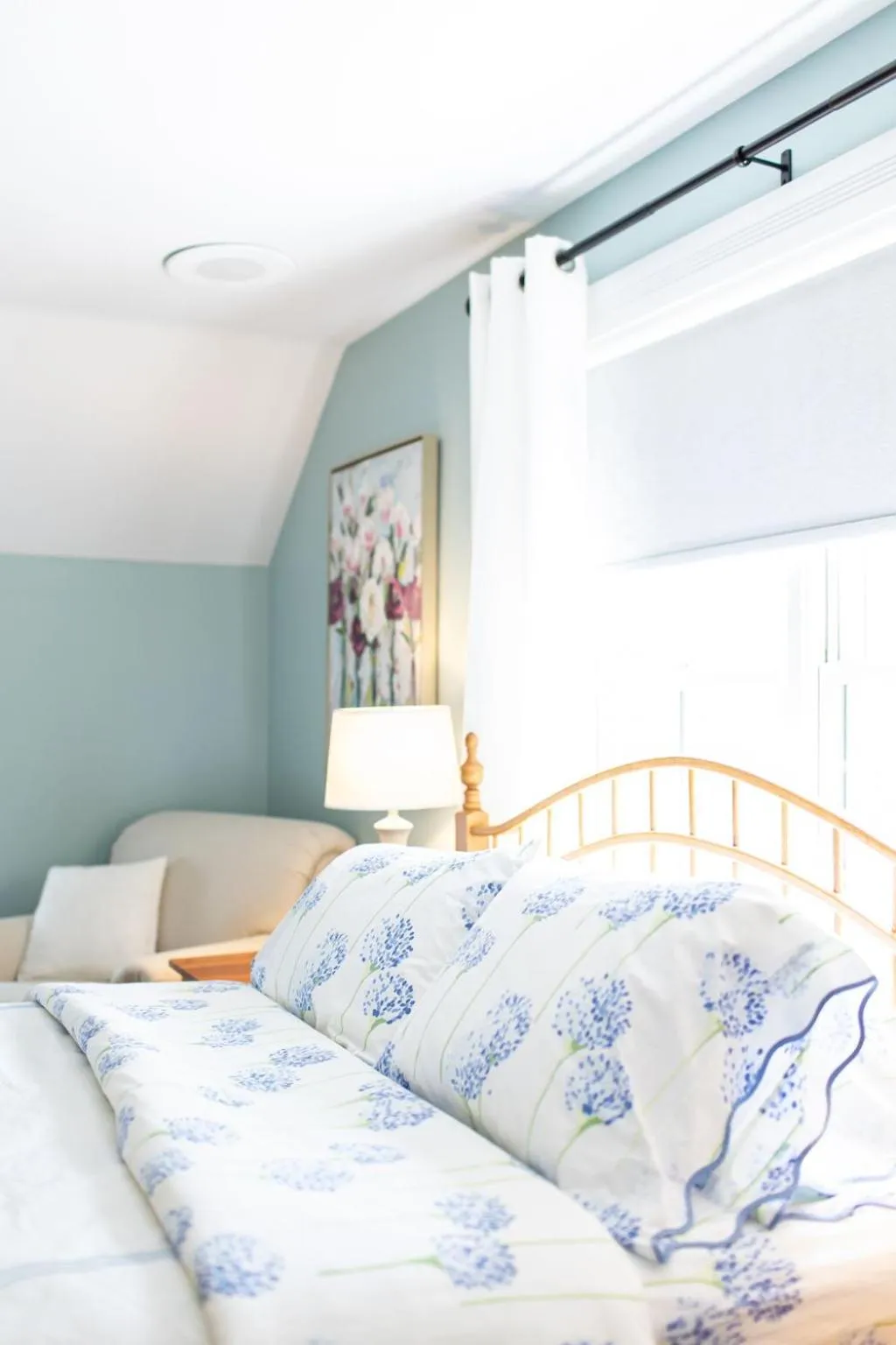 Bed in Biddle Point Inn