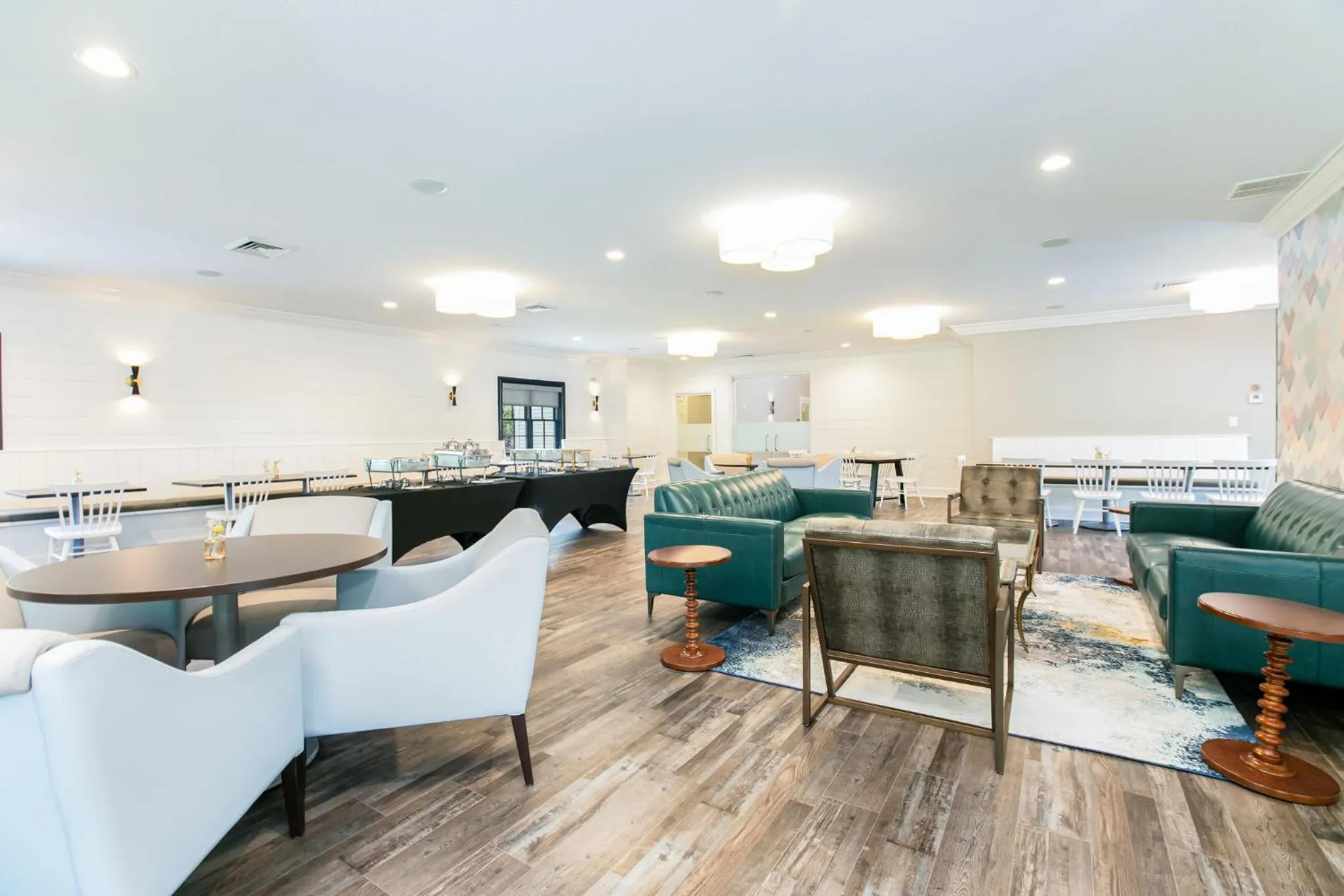 Property building in Biddle Point Inn