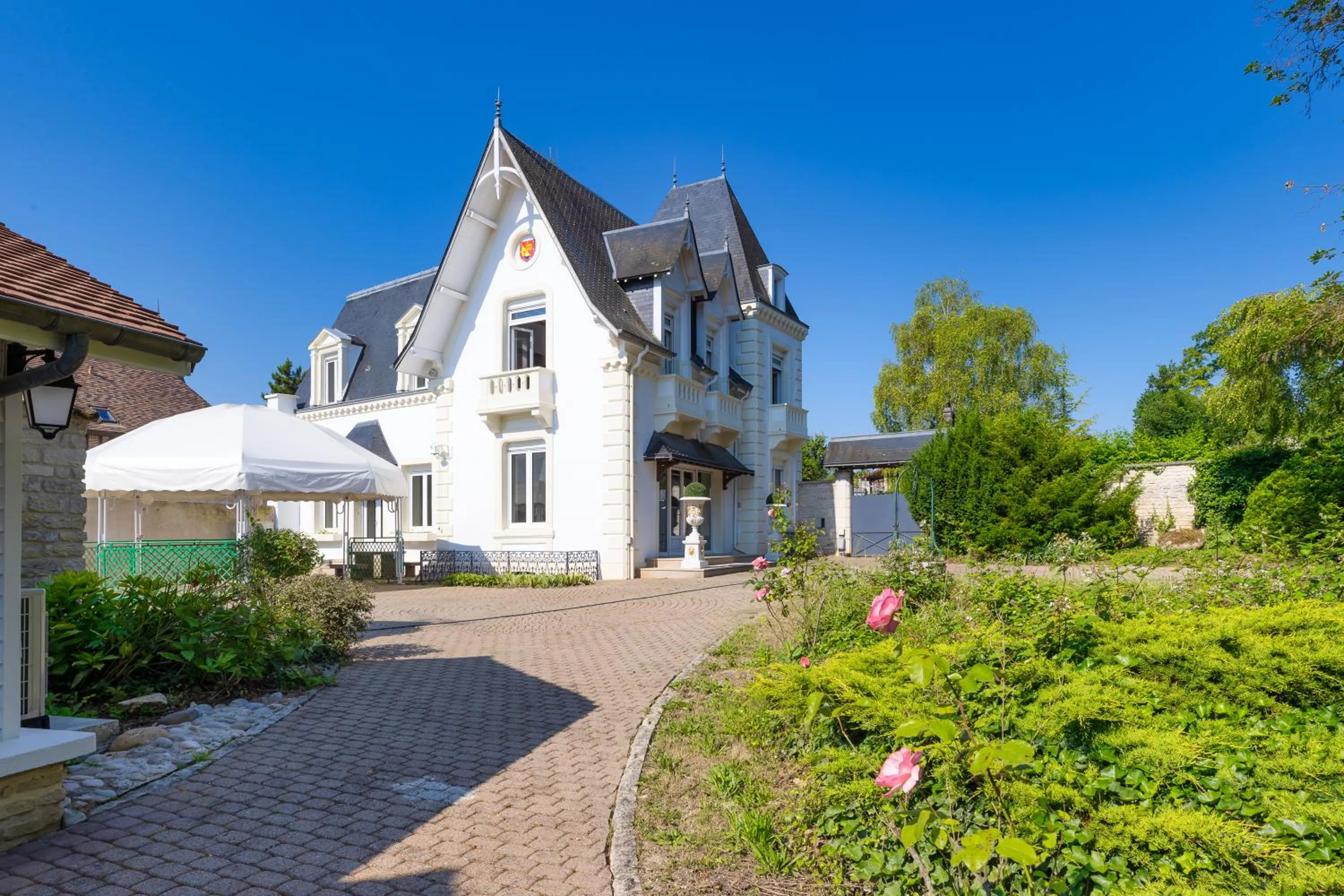 Property building in Le Moulin Du Landion Hôtel et Spa