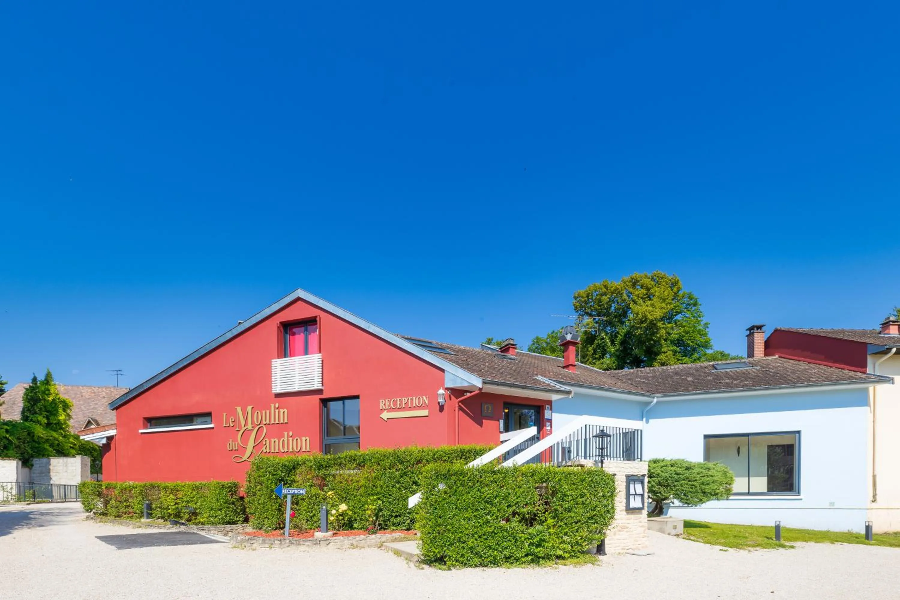 Property building in Le Moulin Du Landion Hôtel et Spa