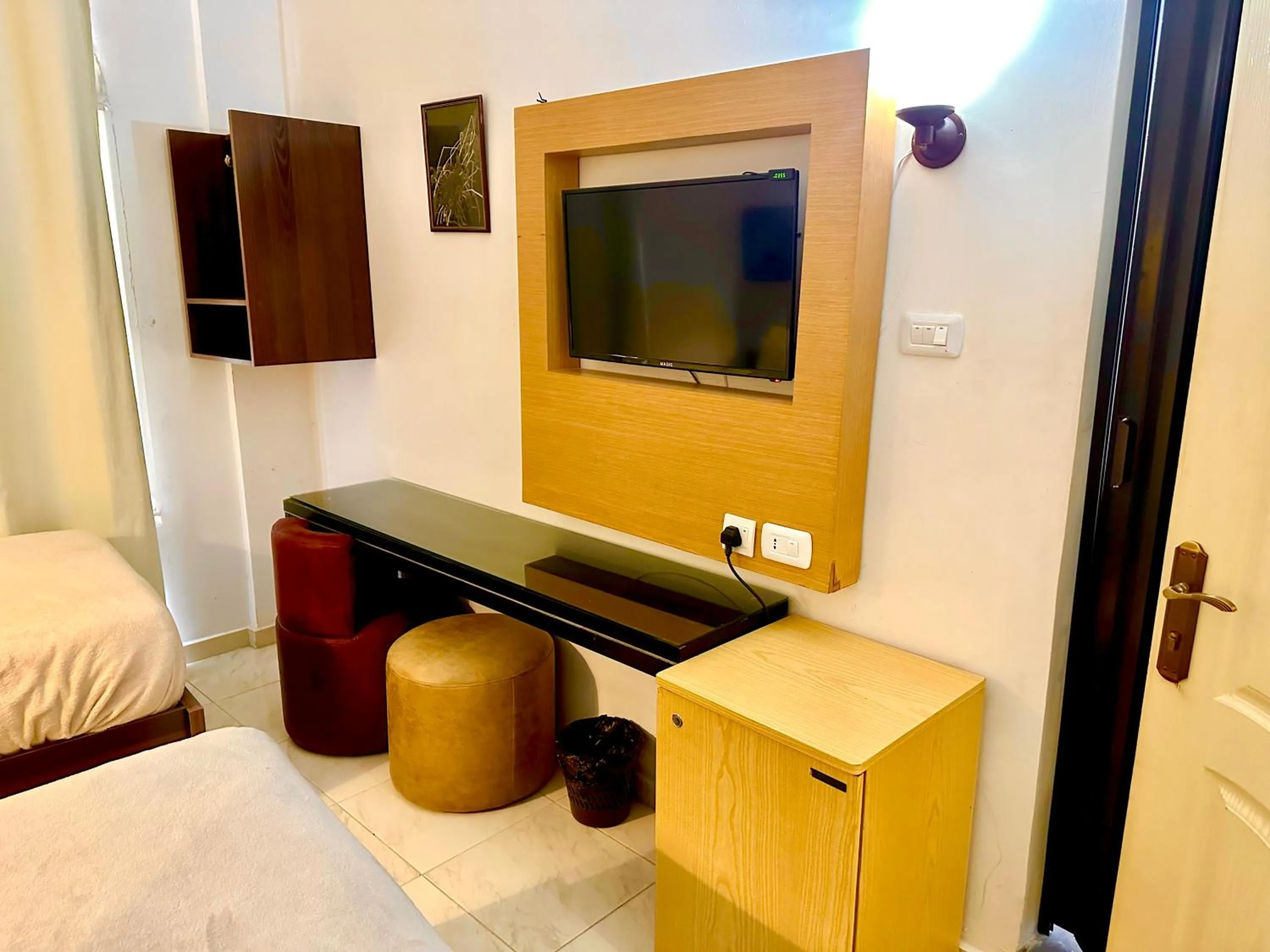 Communal lounge/ TV room, Bed in Petra Town Check-Inn