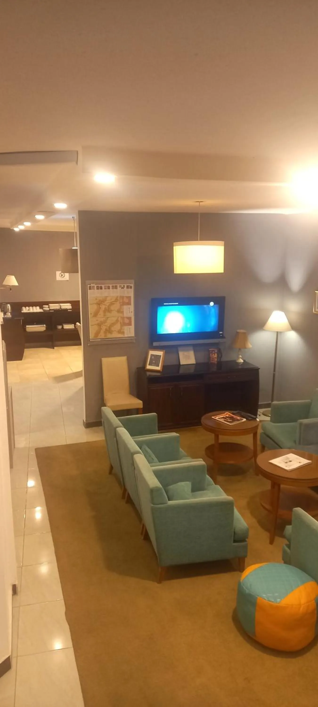 Communal lounge/ TV room in Petra Town Check-Inn