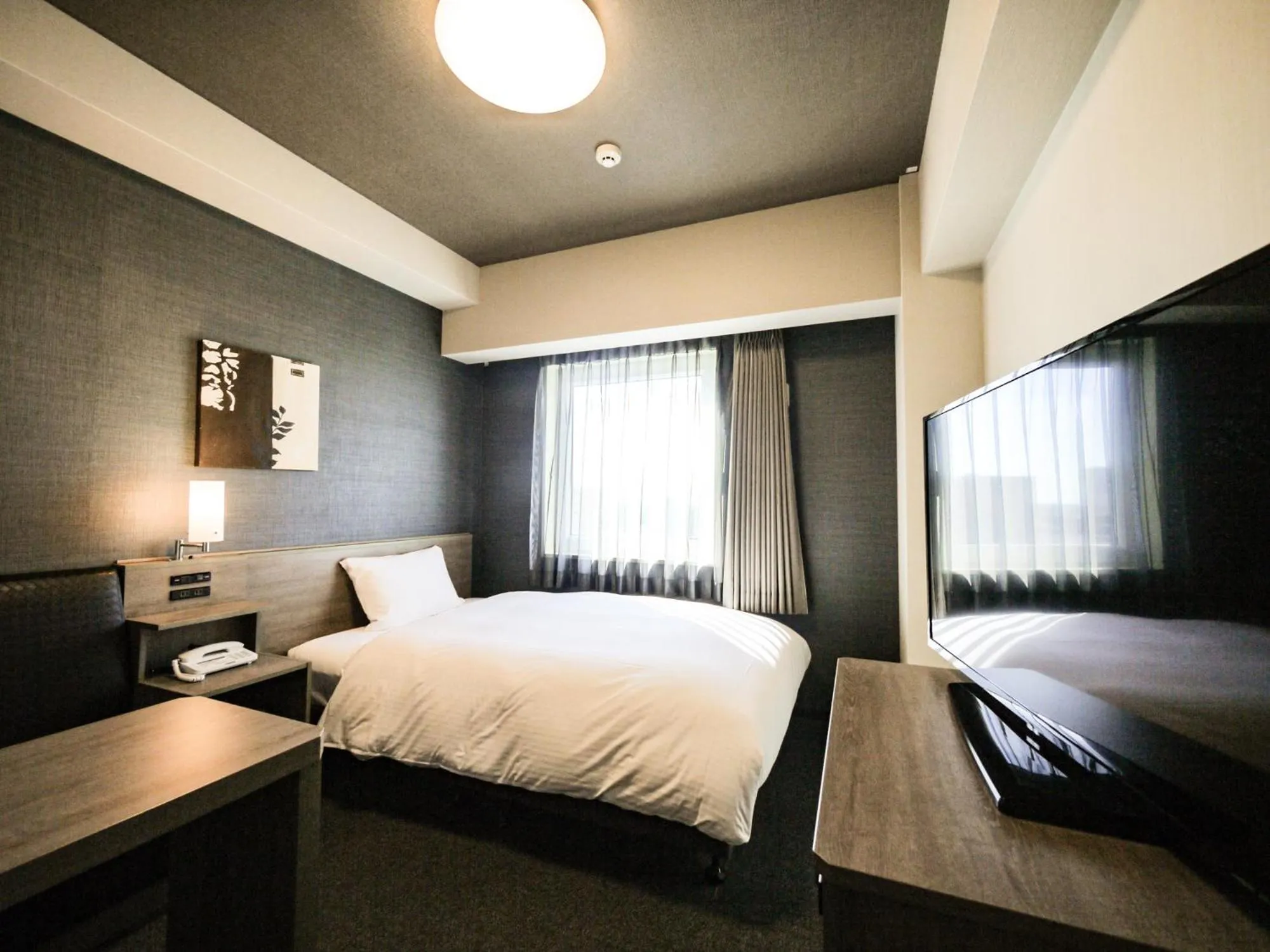 Photo of the whole room, Bed in Hotel Route-Inn Osaka Kishiwada -Higashikishiwada Ekimae Kansai Airport-