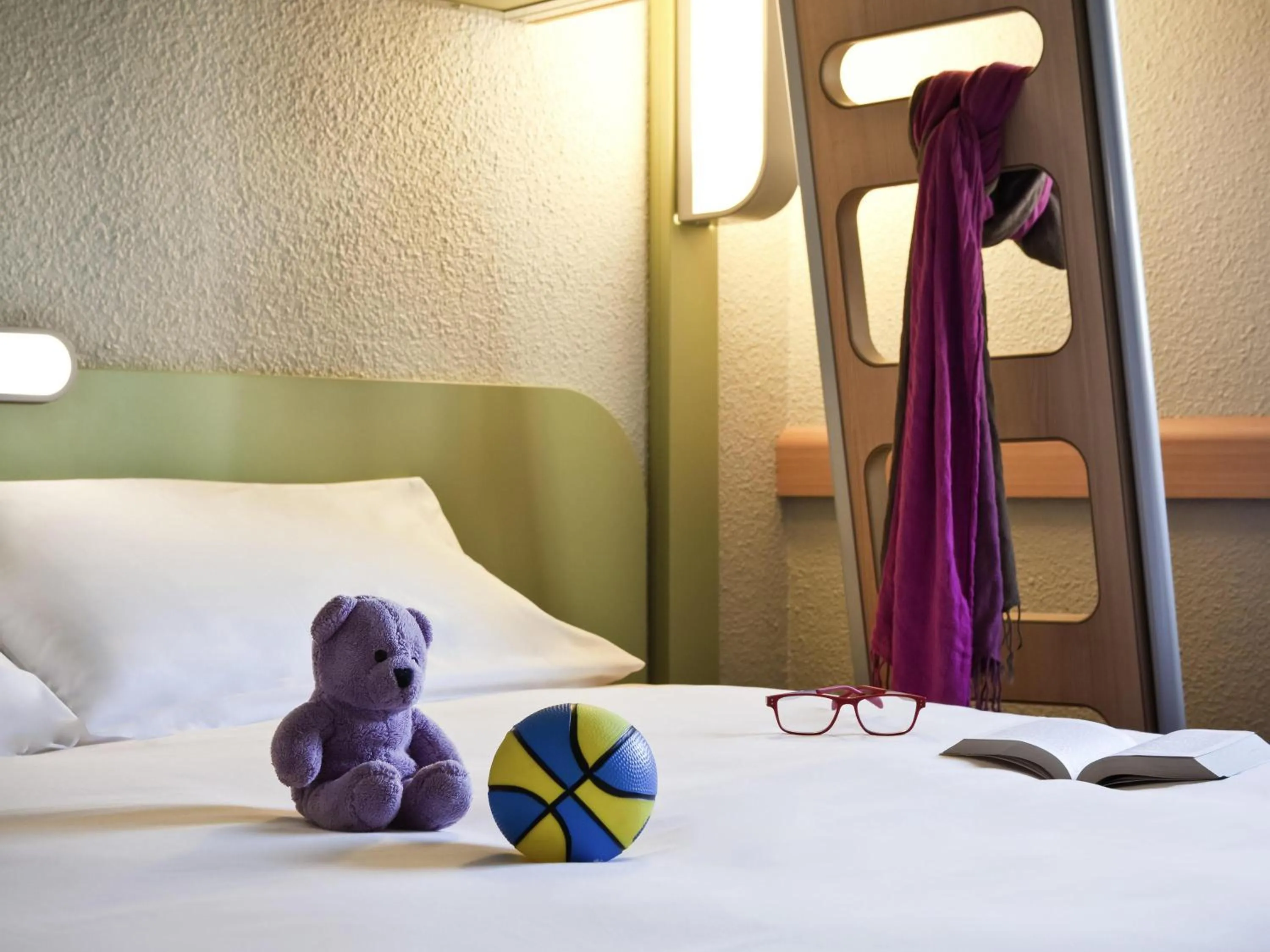 Bedroom, Bed in ibis budget Pontault Combault RN4 Marne La Vallée