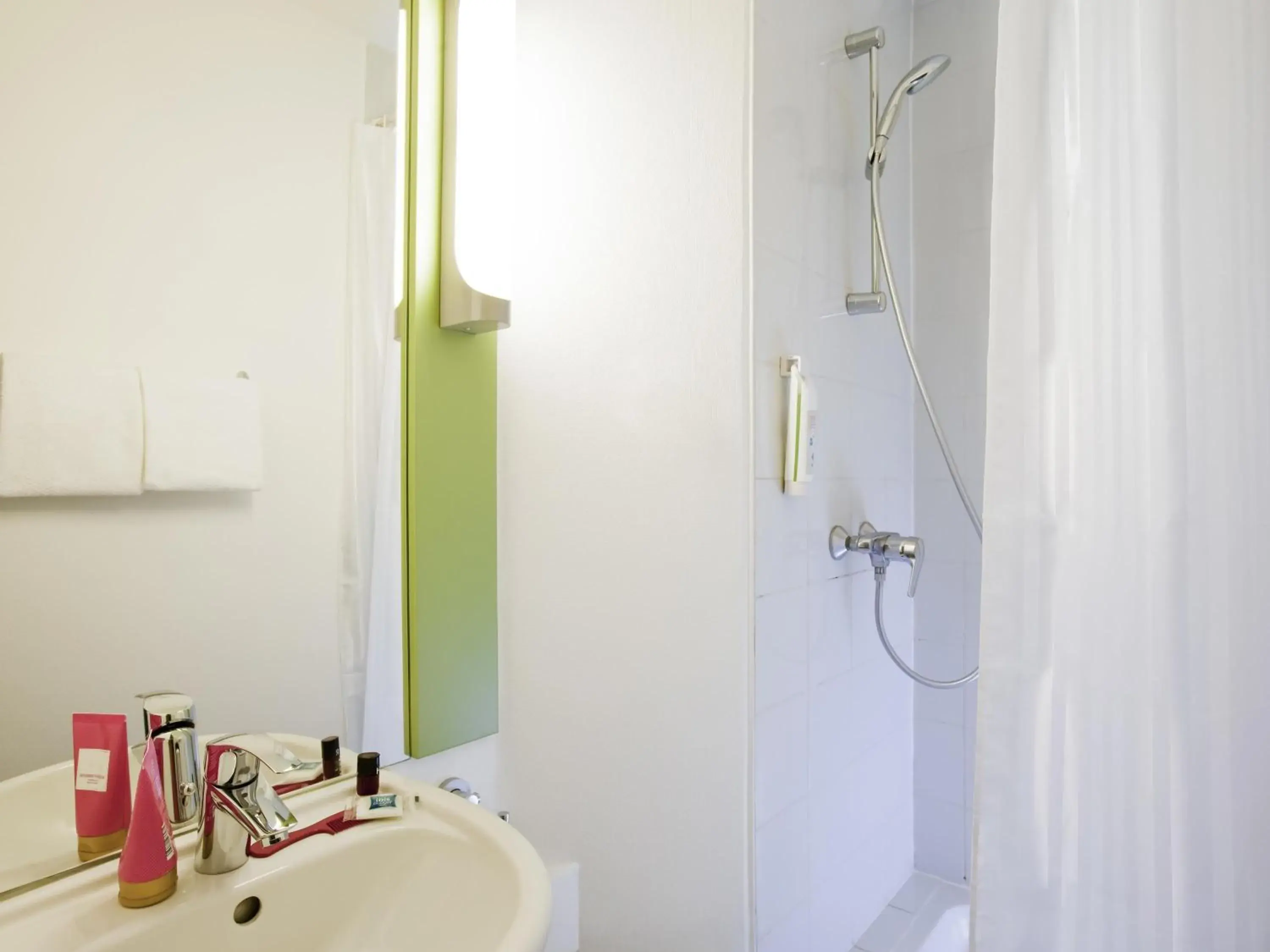 Twin Room in ibis budget Pontault Combault RN4 Marne La Vallée Twin Room in ibis budget Pontault Combault RN4 Marne La Vallée