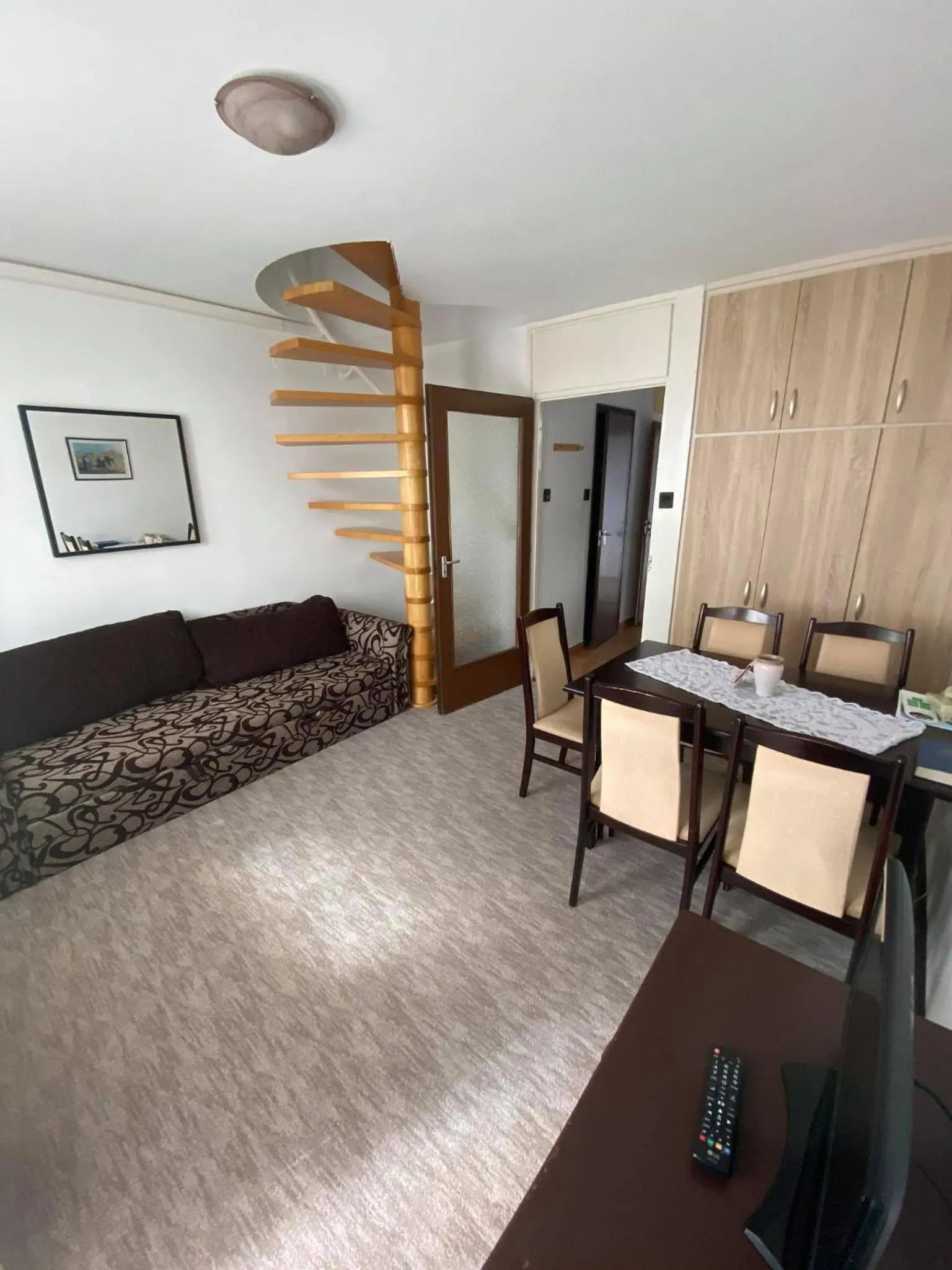 Living room, Bed in Viking Hotel