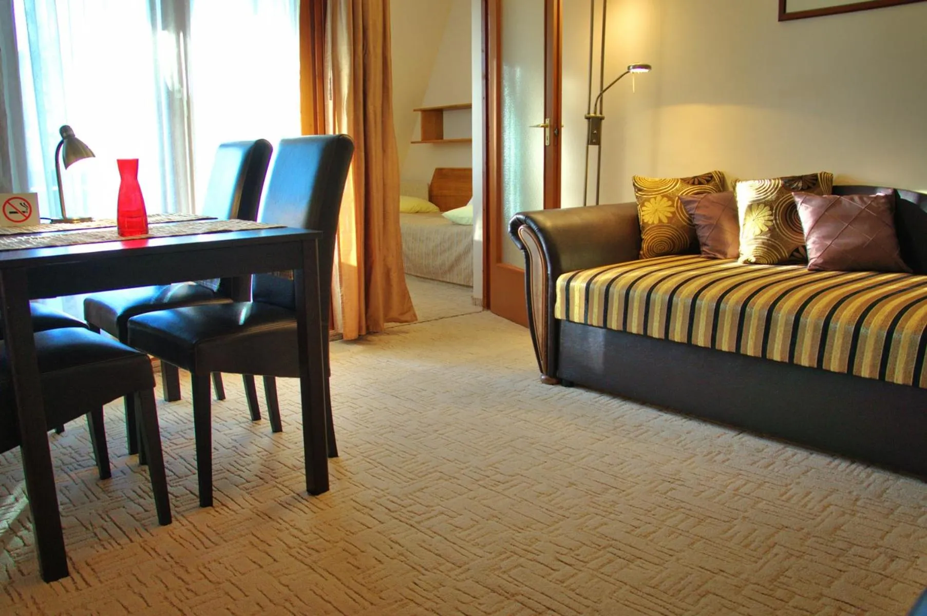 Living room, Bed in Viking Hotel