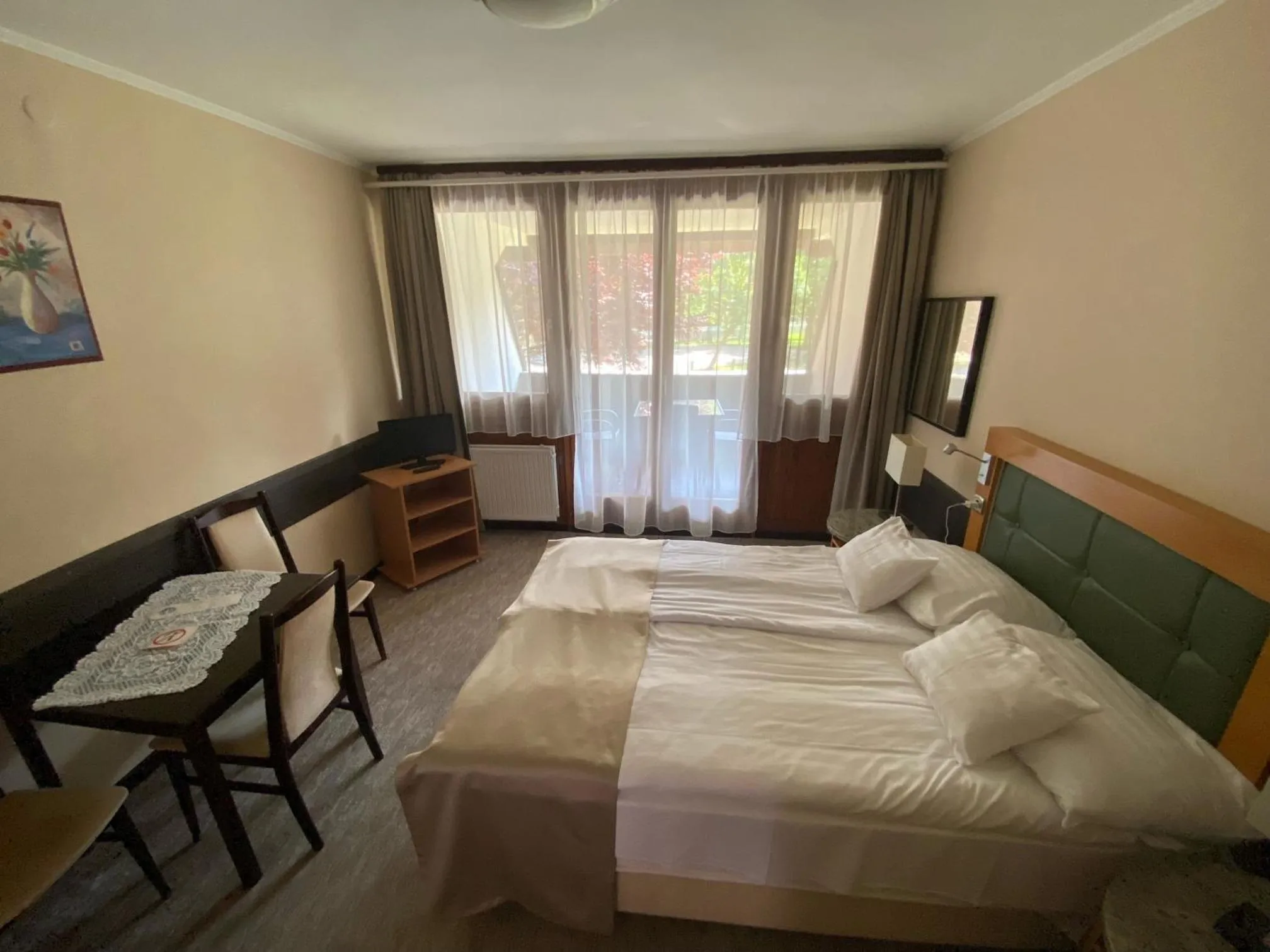 Bedroom, Bed in Viking Hotel