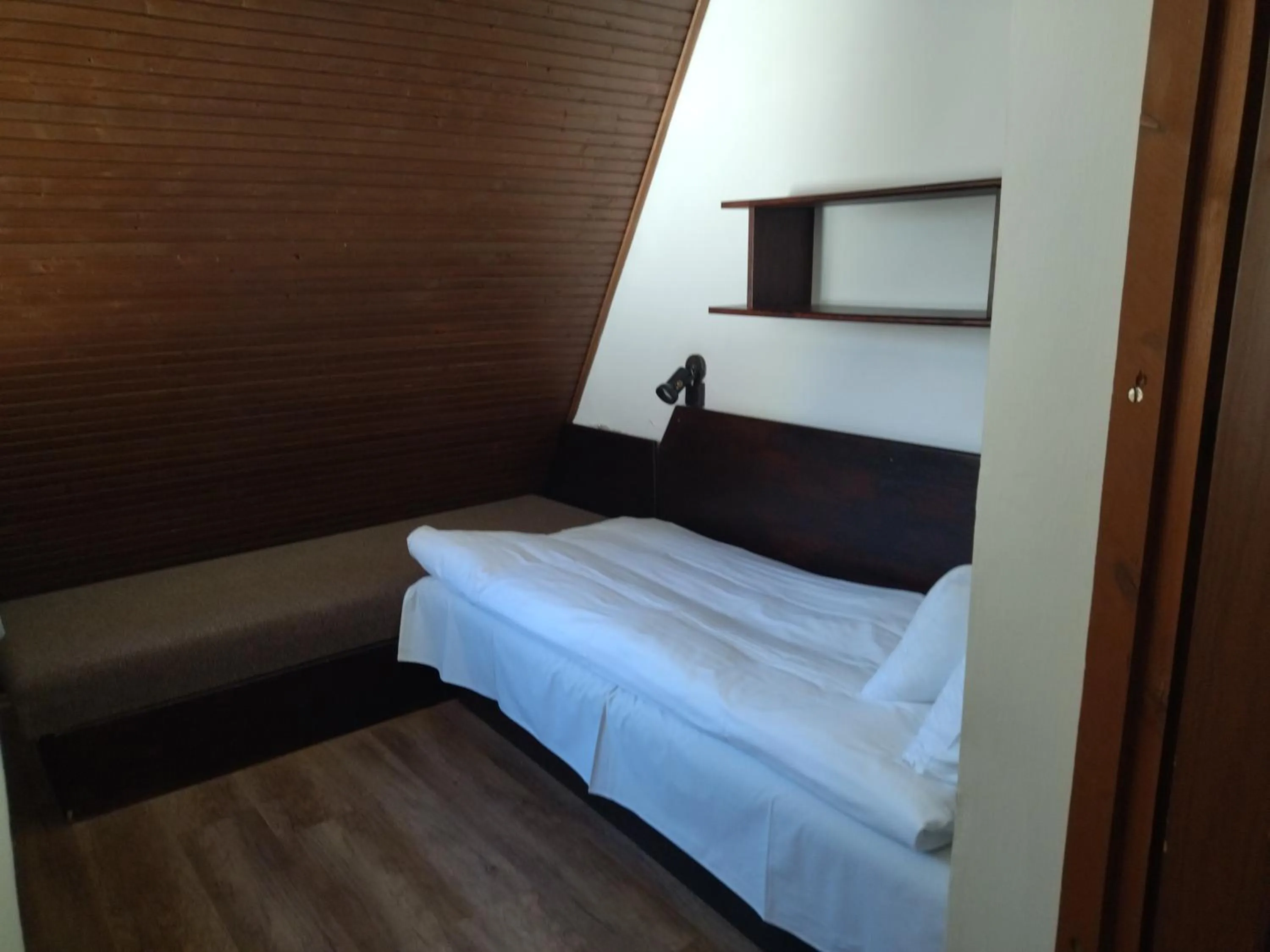 Bedroom, Bed in Viking Hotel