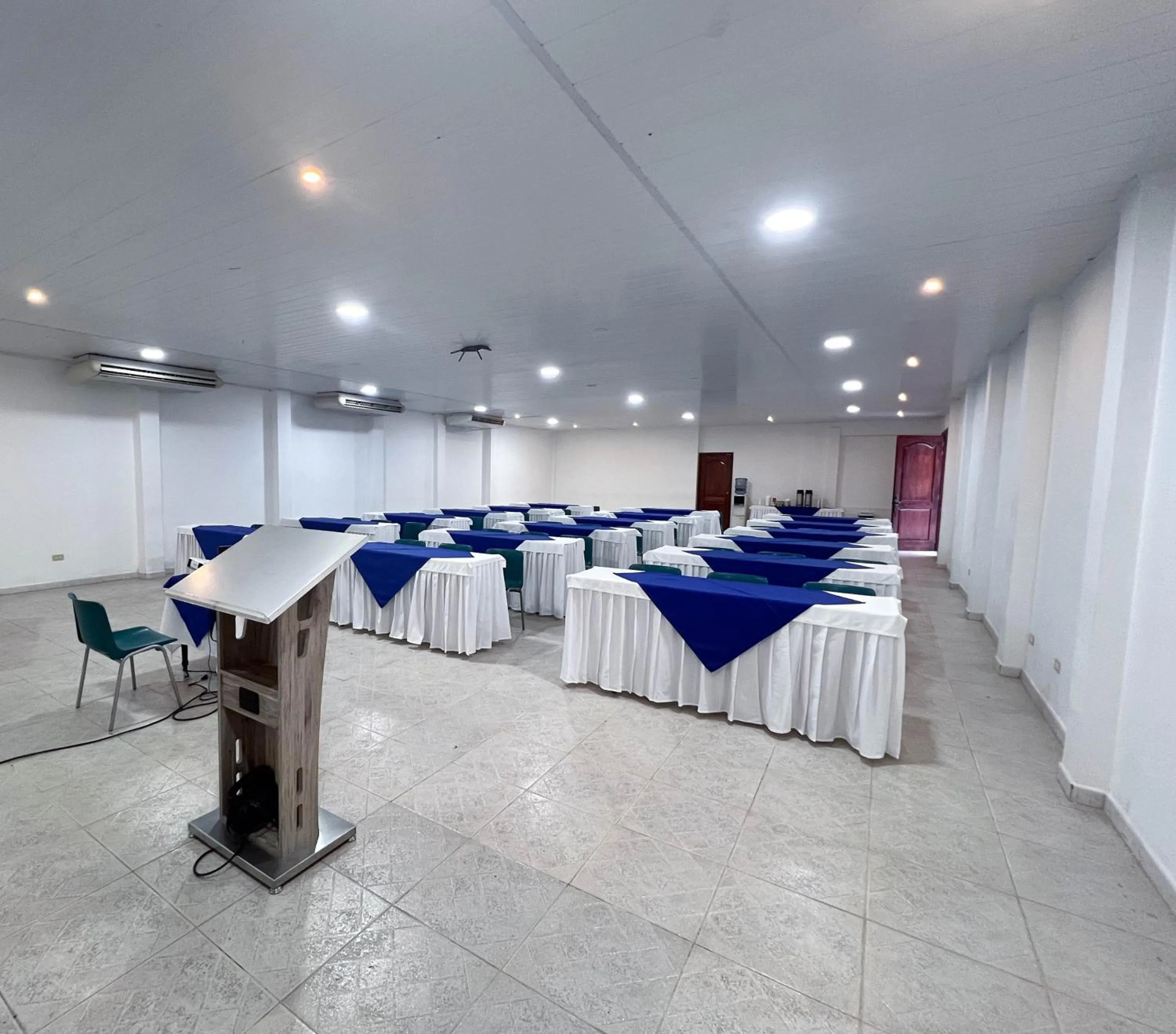 Business facilities in Hotel Anaconda
